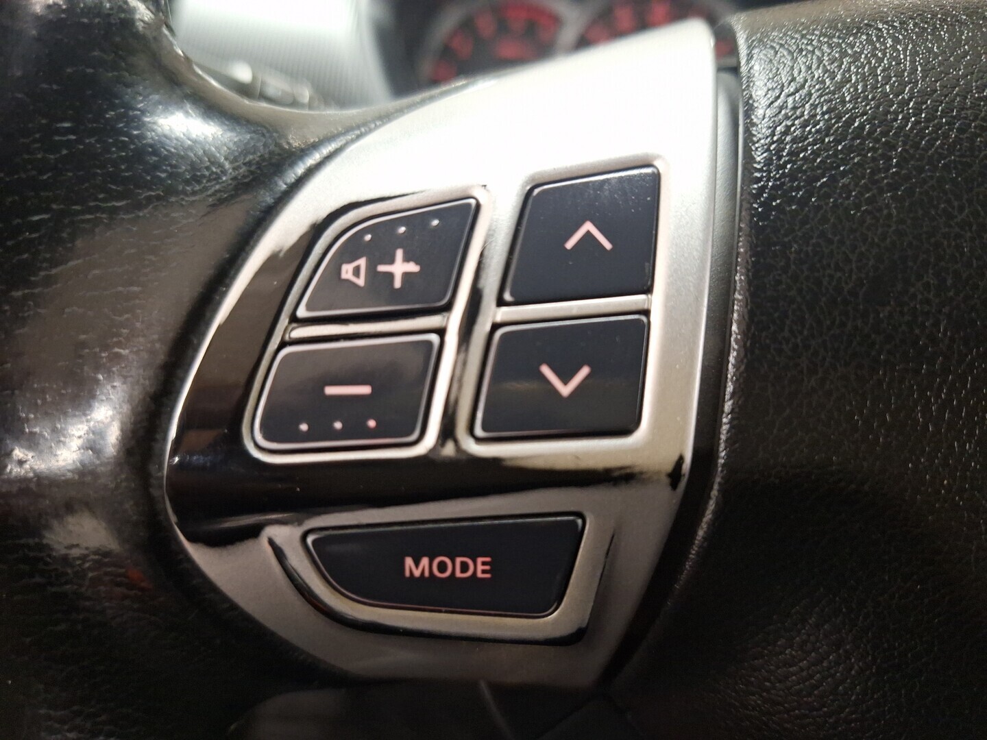 MITSUBISHI L200 2014