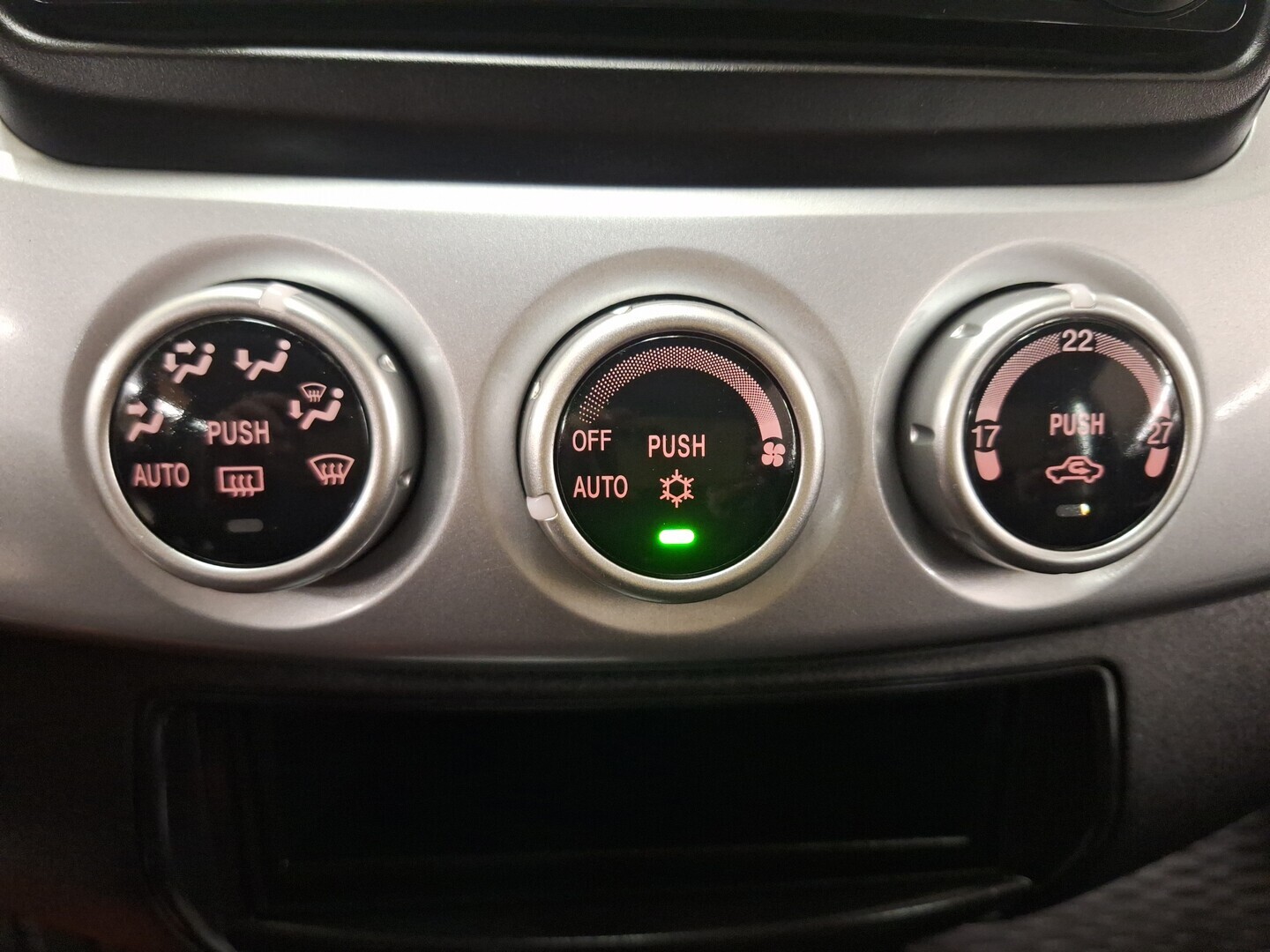 MITSUBISHI L200 2014