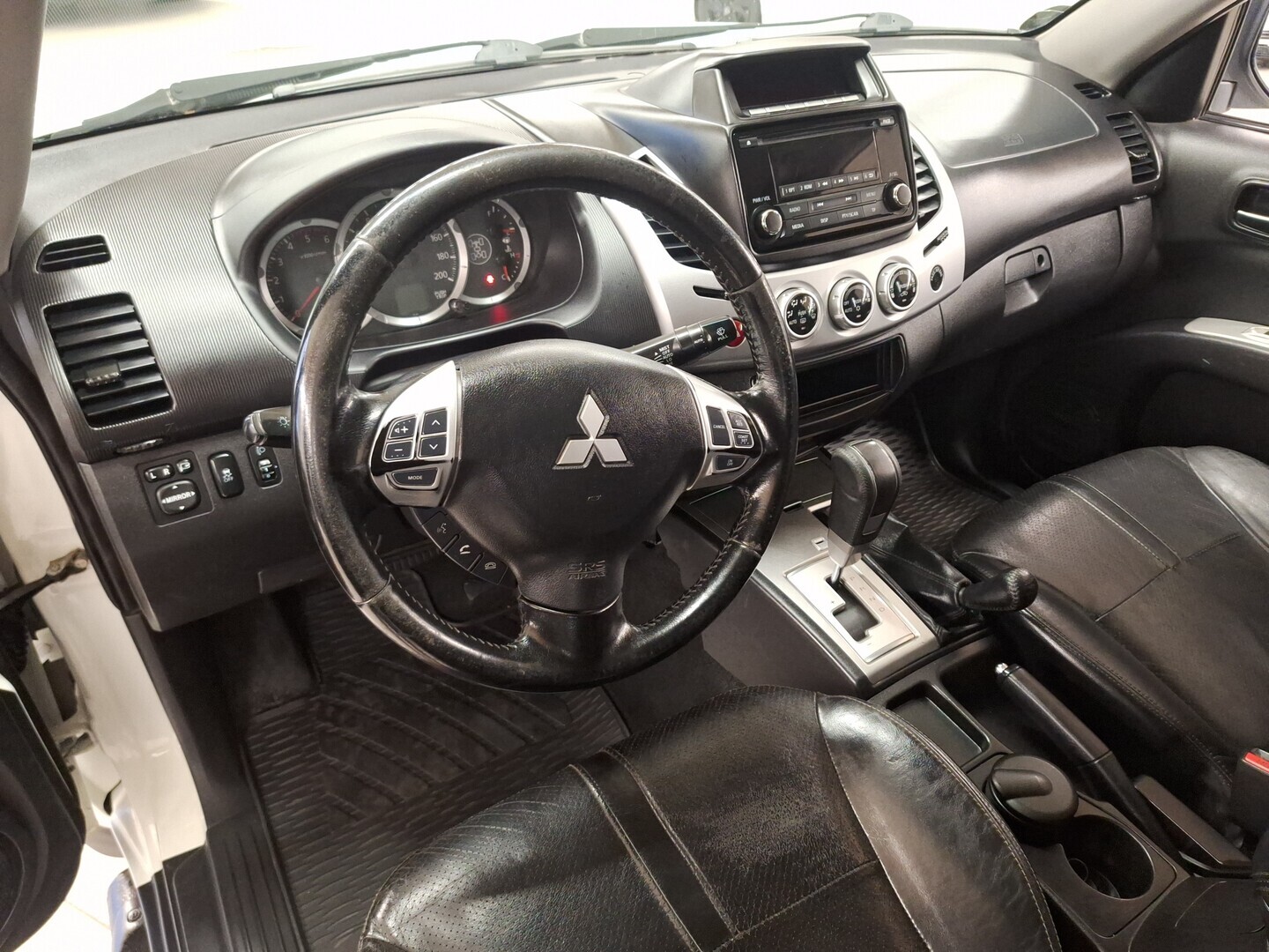 MITSUBISHI L200 2014