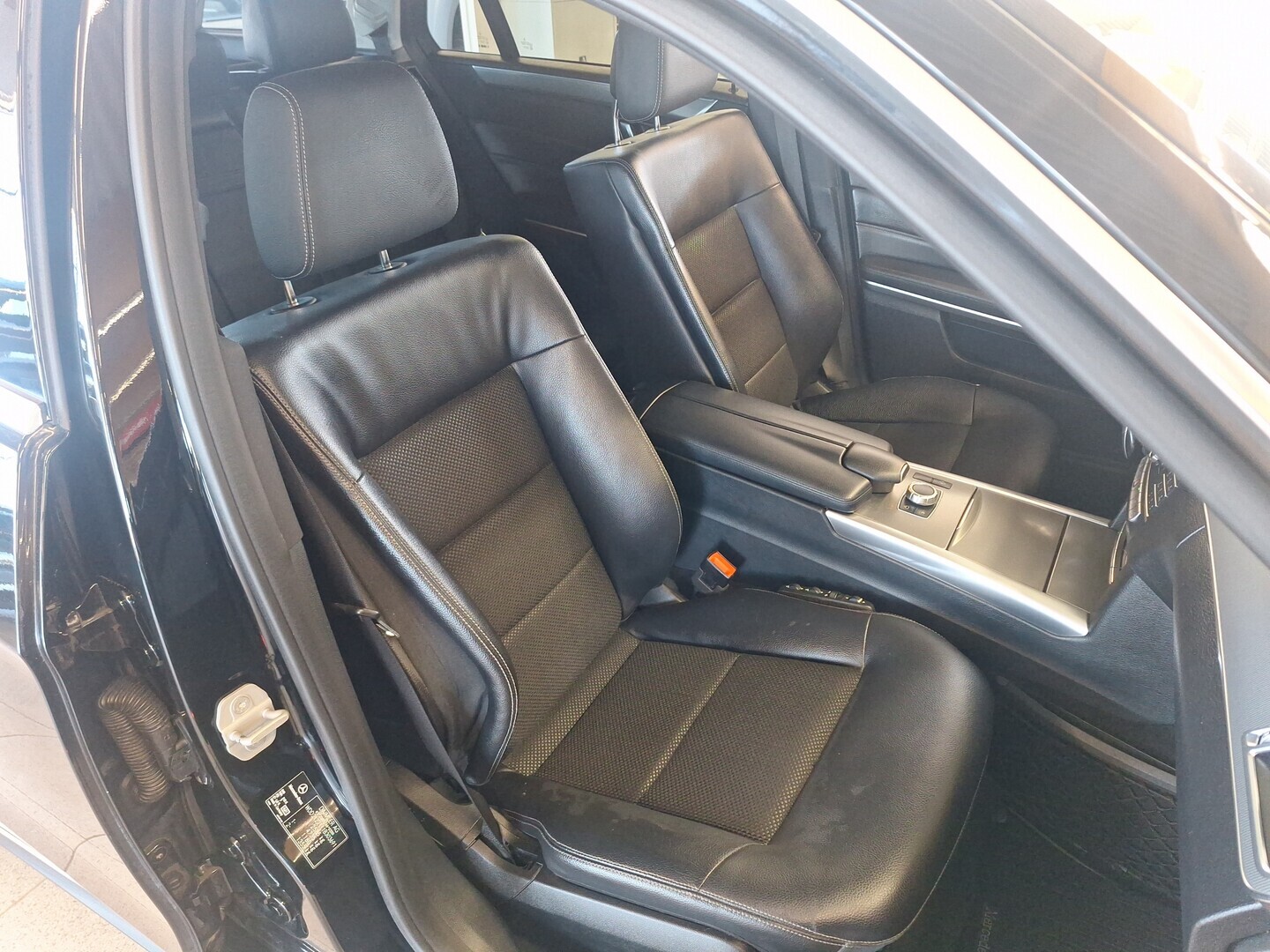 MERCEDES-BENZ E 2015