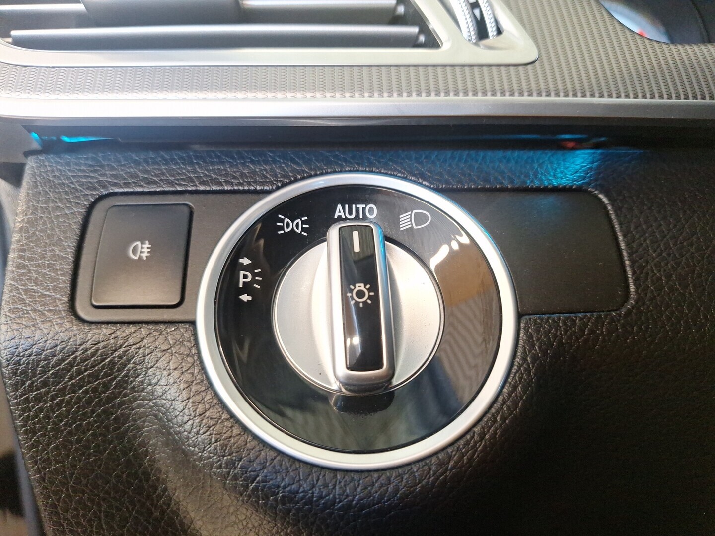 MERCEDES-BENZ E 2015