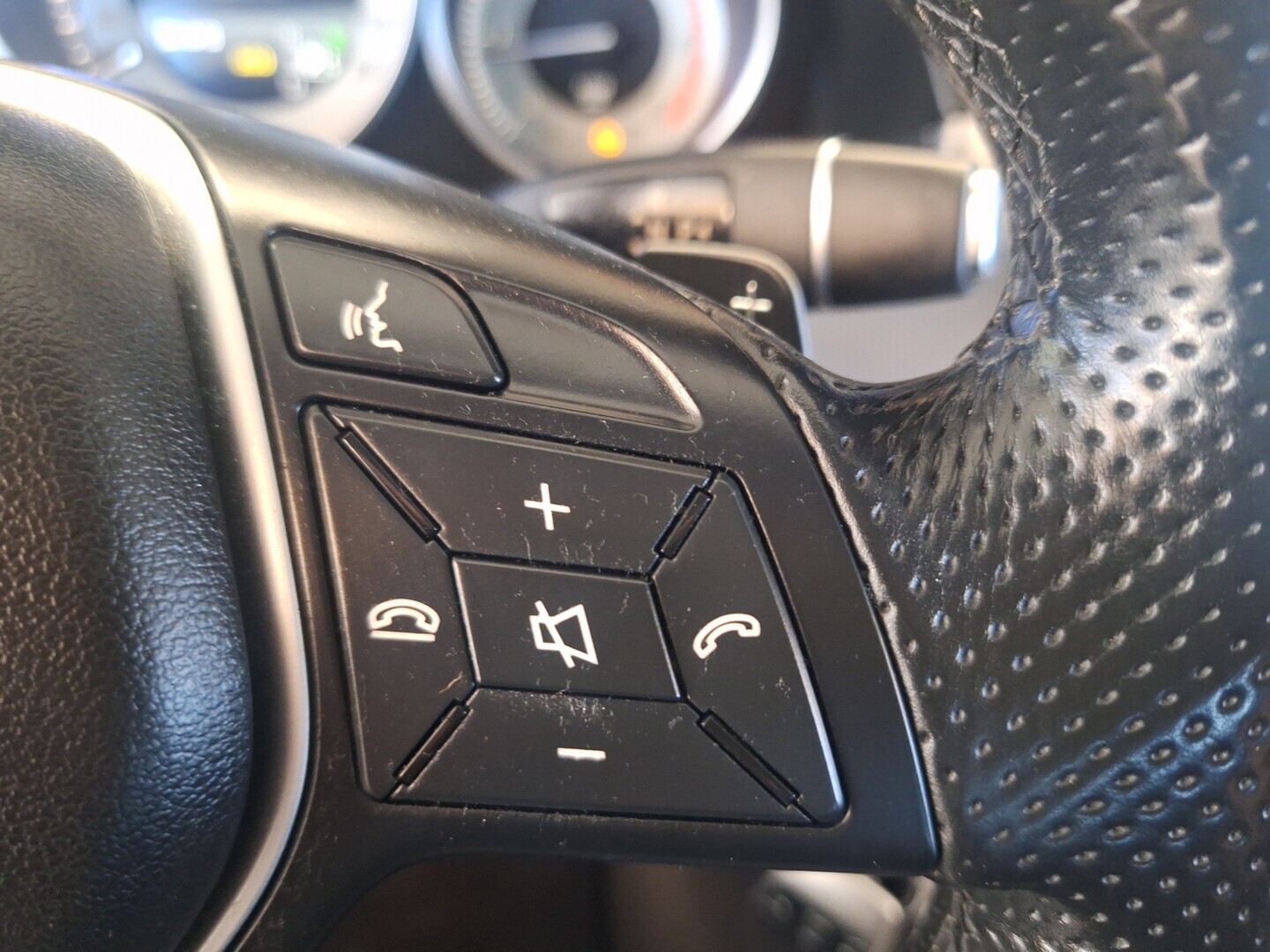 MERCEDES-BENZ E 2015