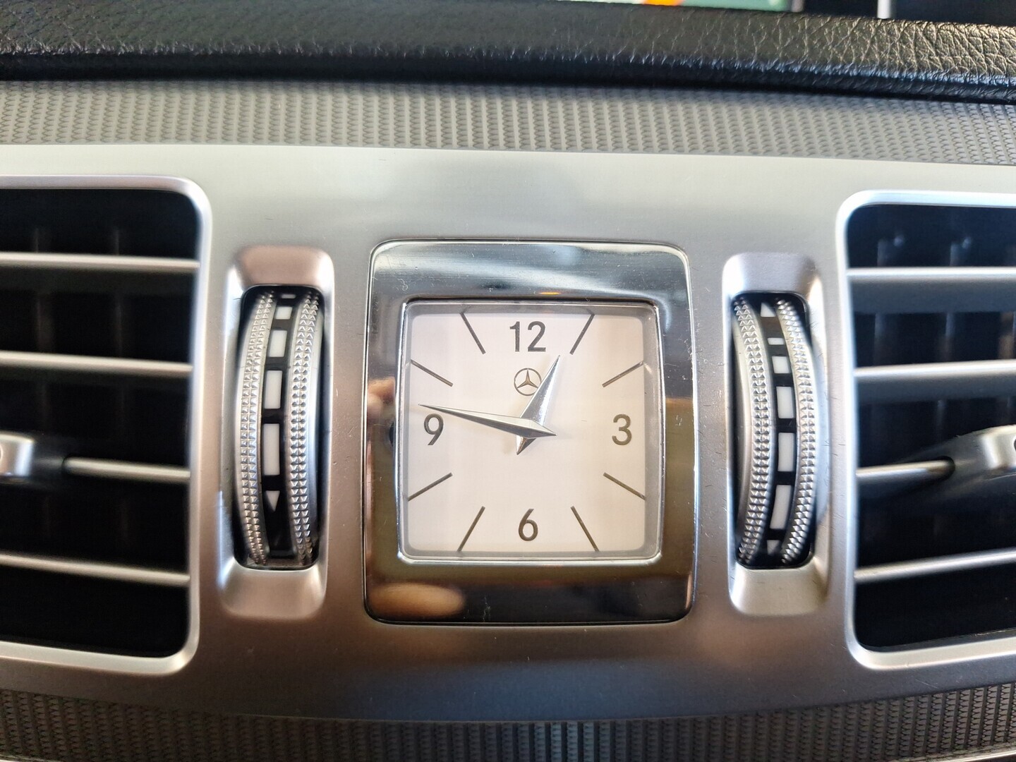 MERCEDES-BENZ E 2015