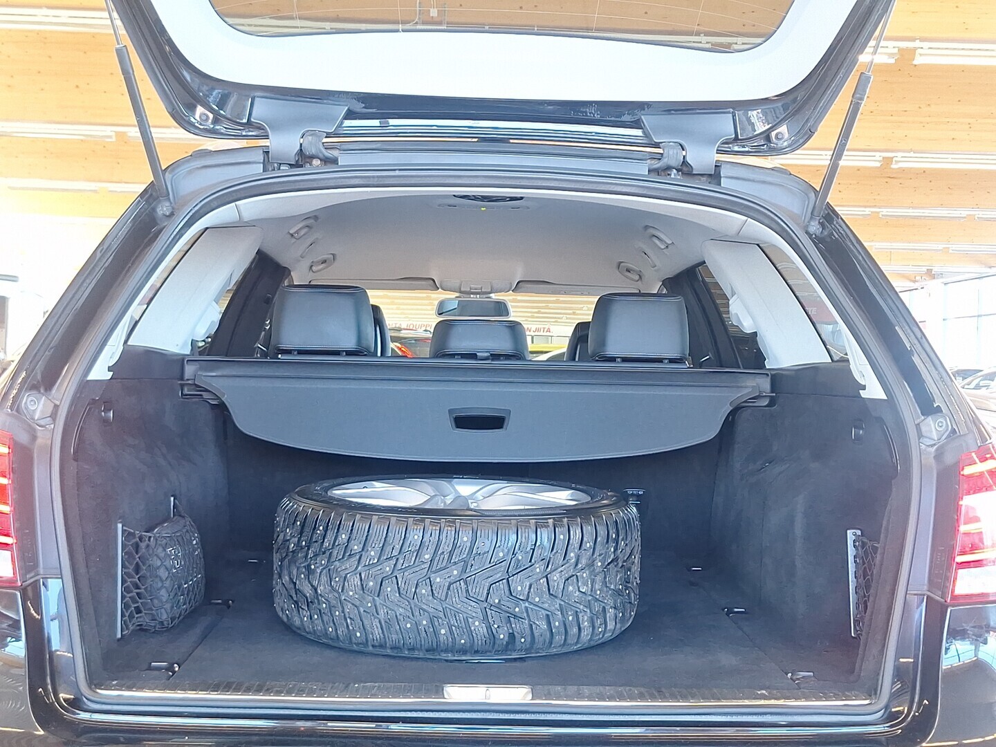 MERCEDES-BENZ E 2015