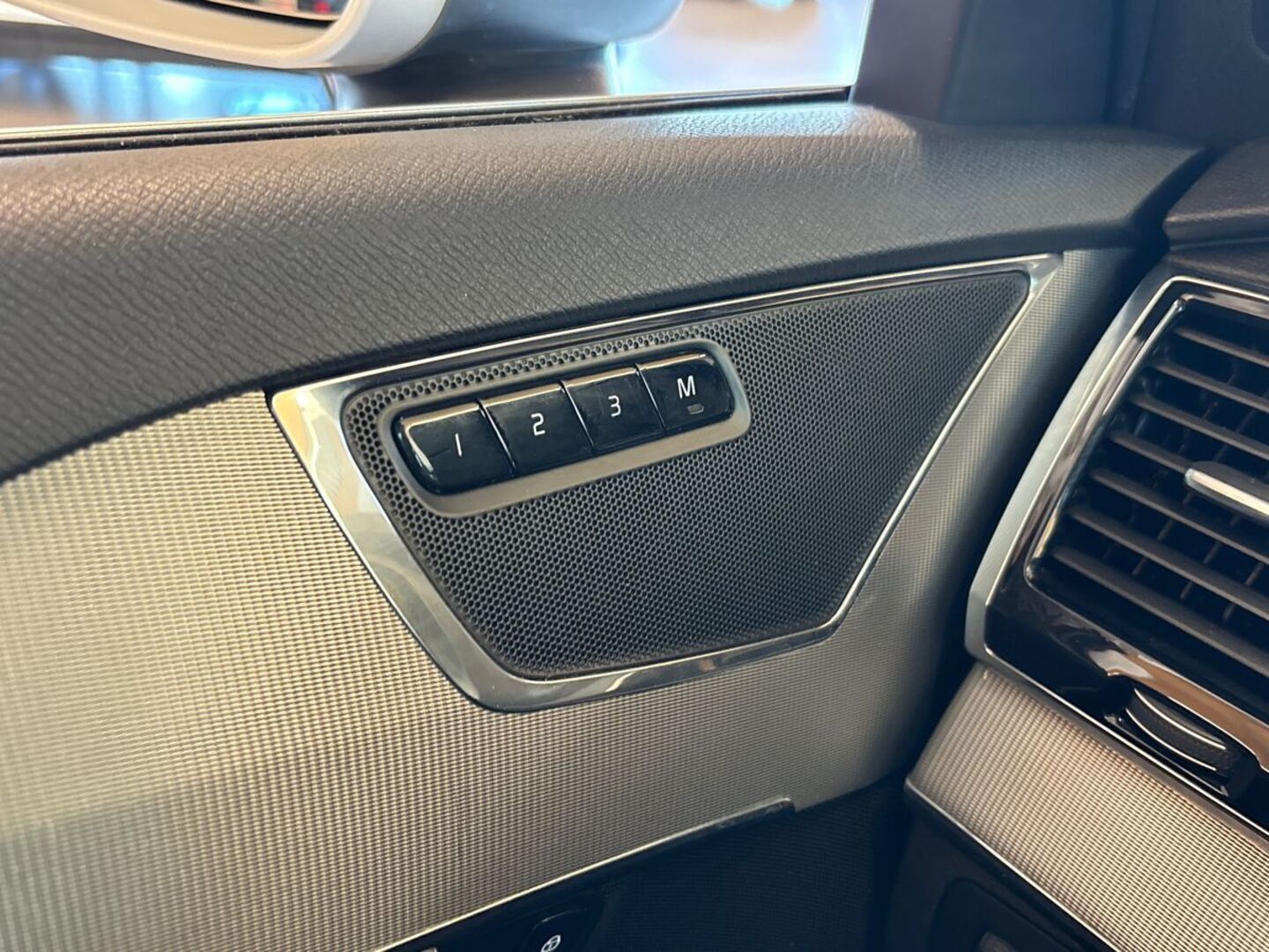 VOLVO XC90 26