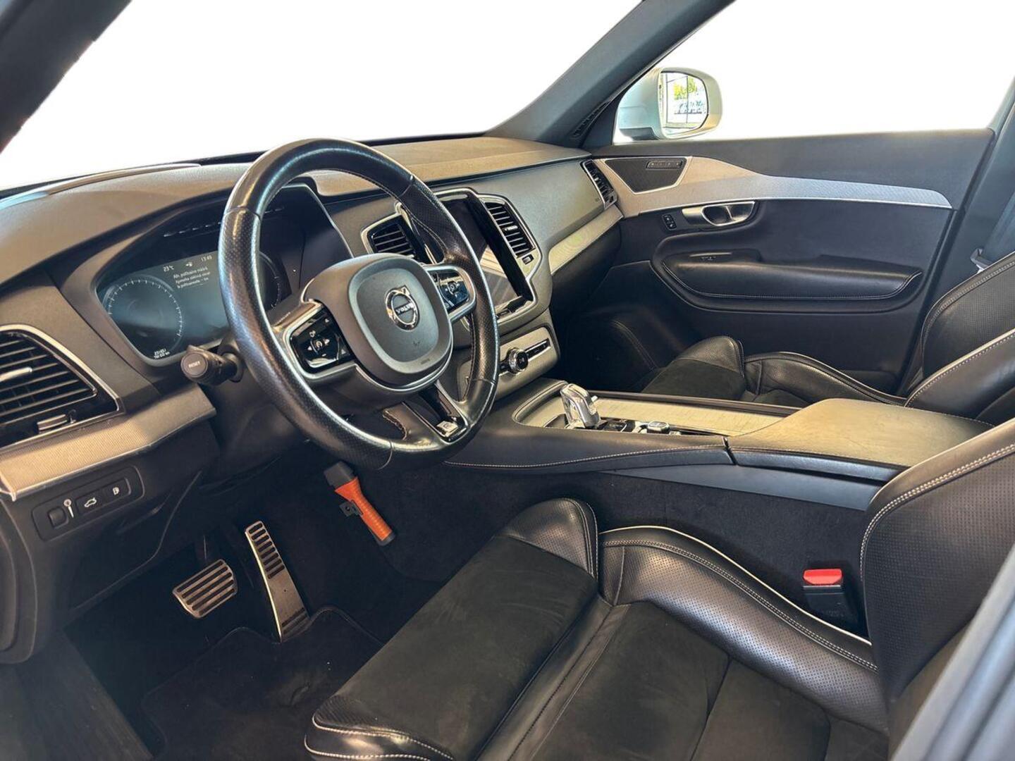 VOLVO XC90 6