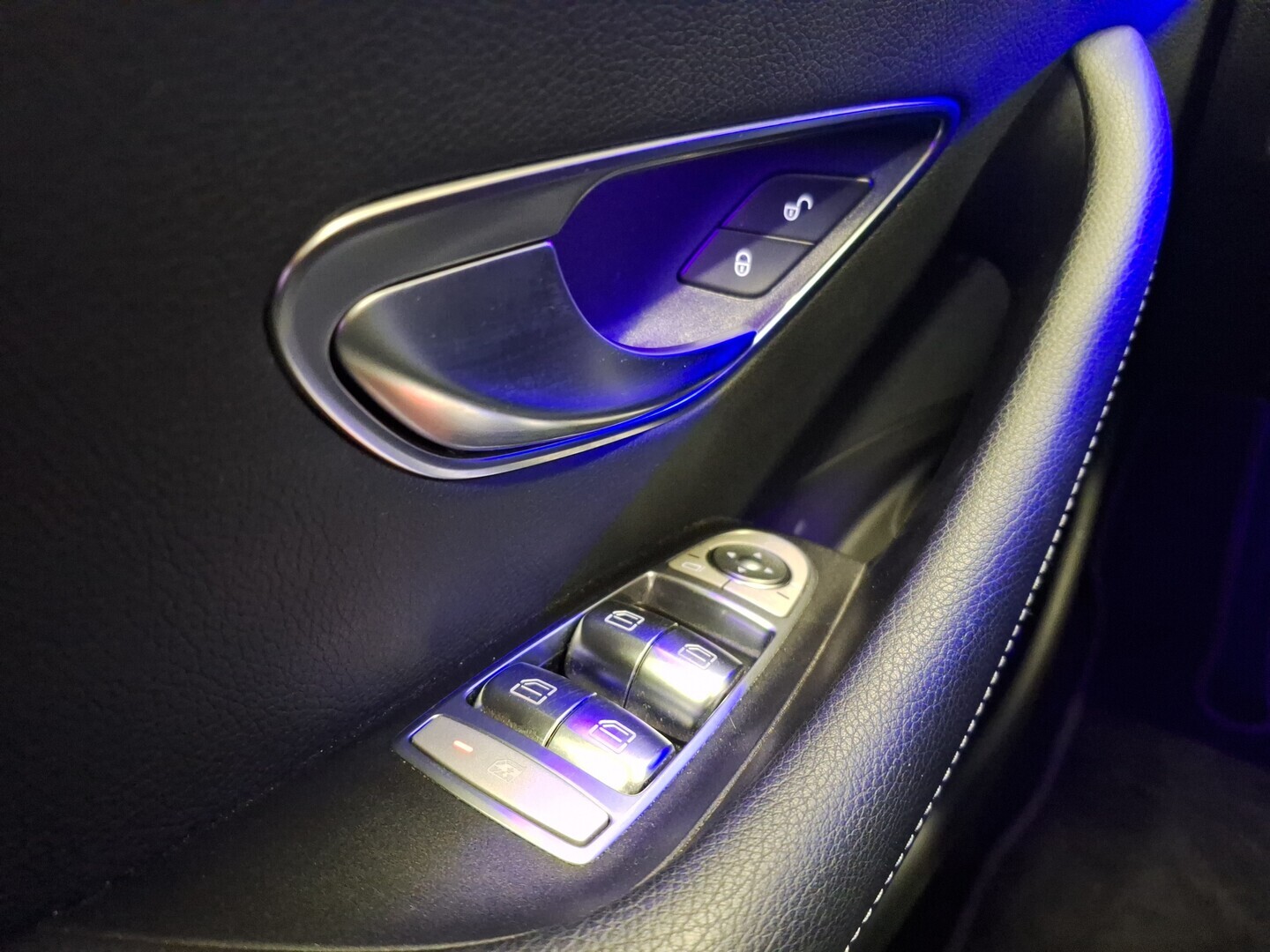 MERCEDES-BENZ E 2018