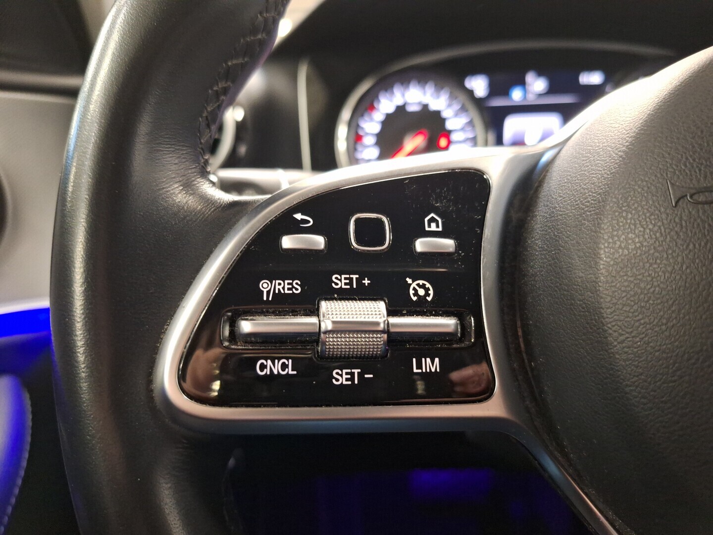 MERCEDES-BENZ E 2018