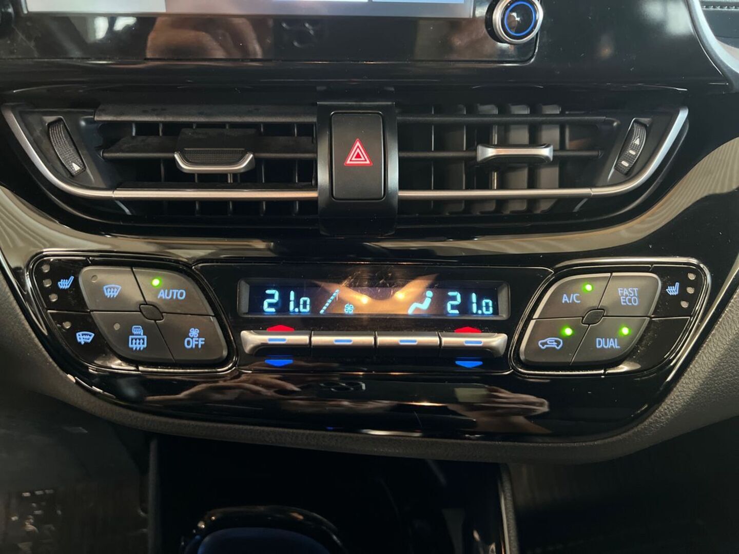 TOYOTA C-HR 21