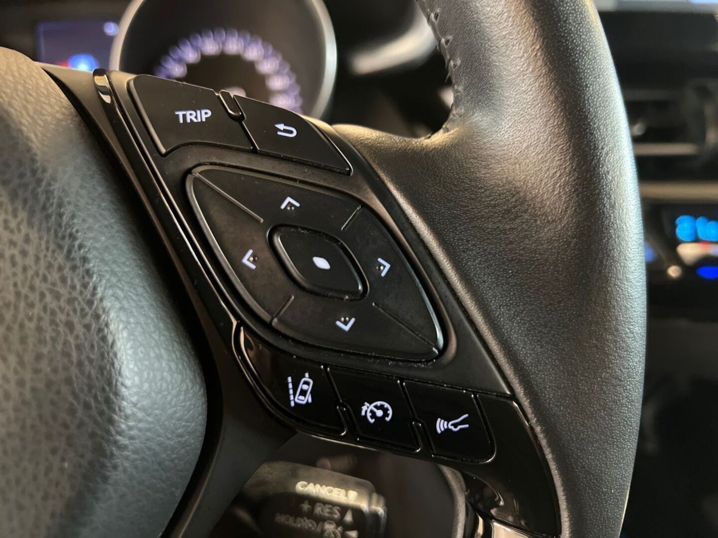 TOYOTA C-HR 23
