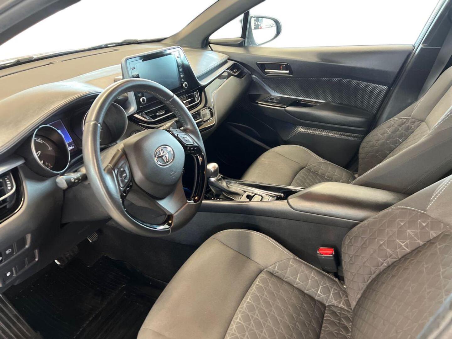 TOYOTA C-HR 7