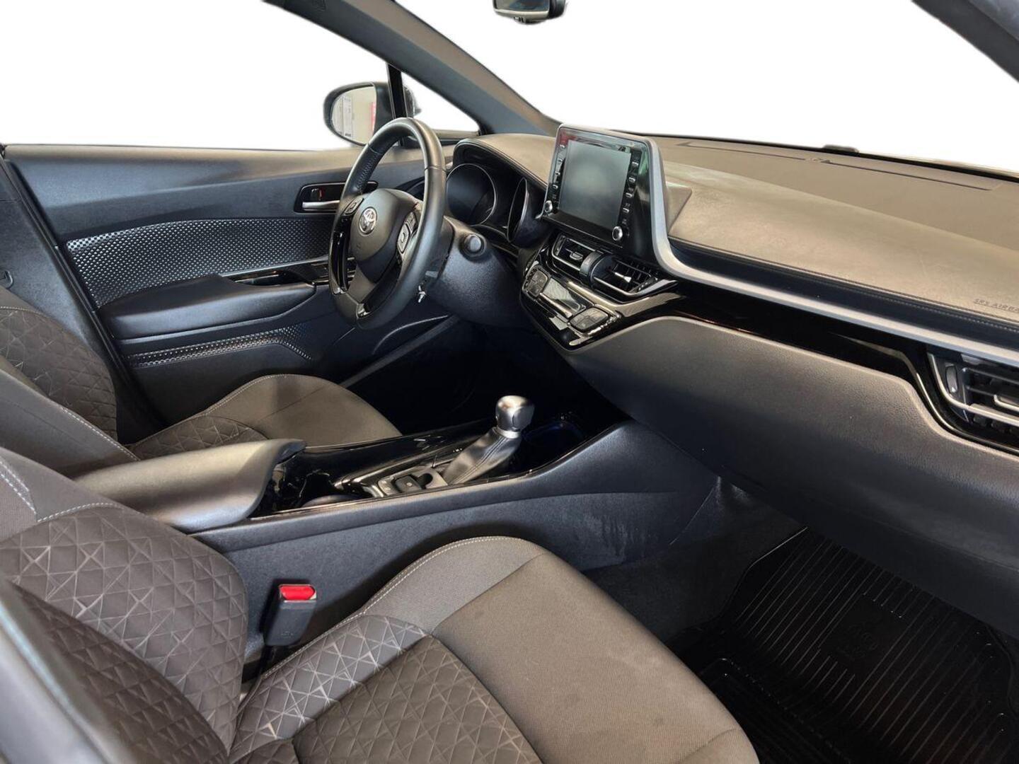 TOYOTA C-HR 9
