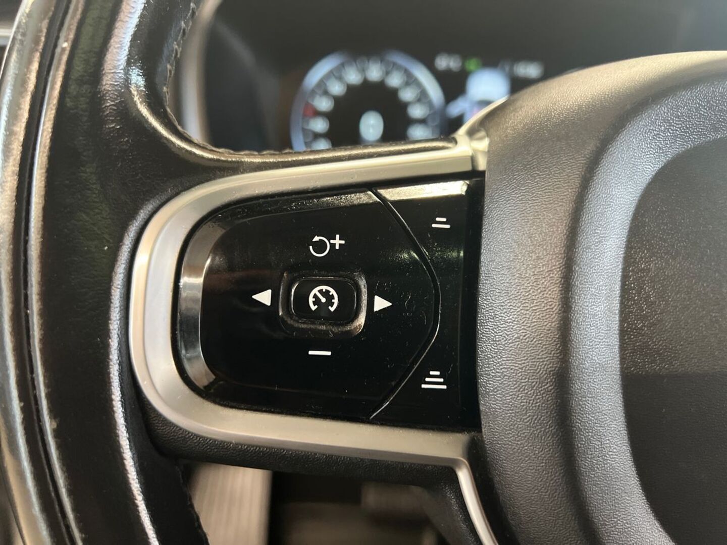 VOLVO XC90 2016