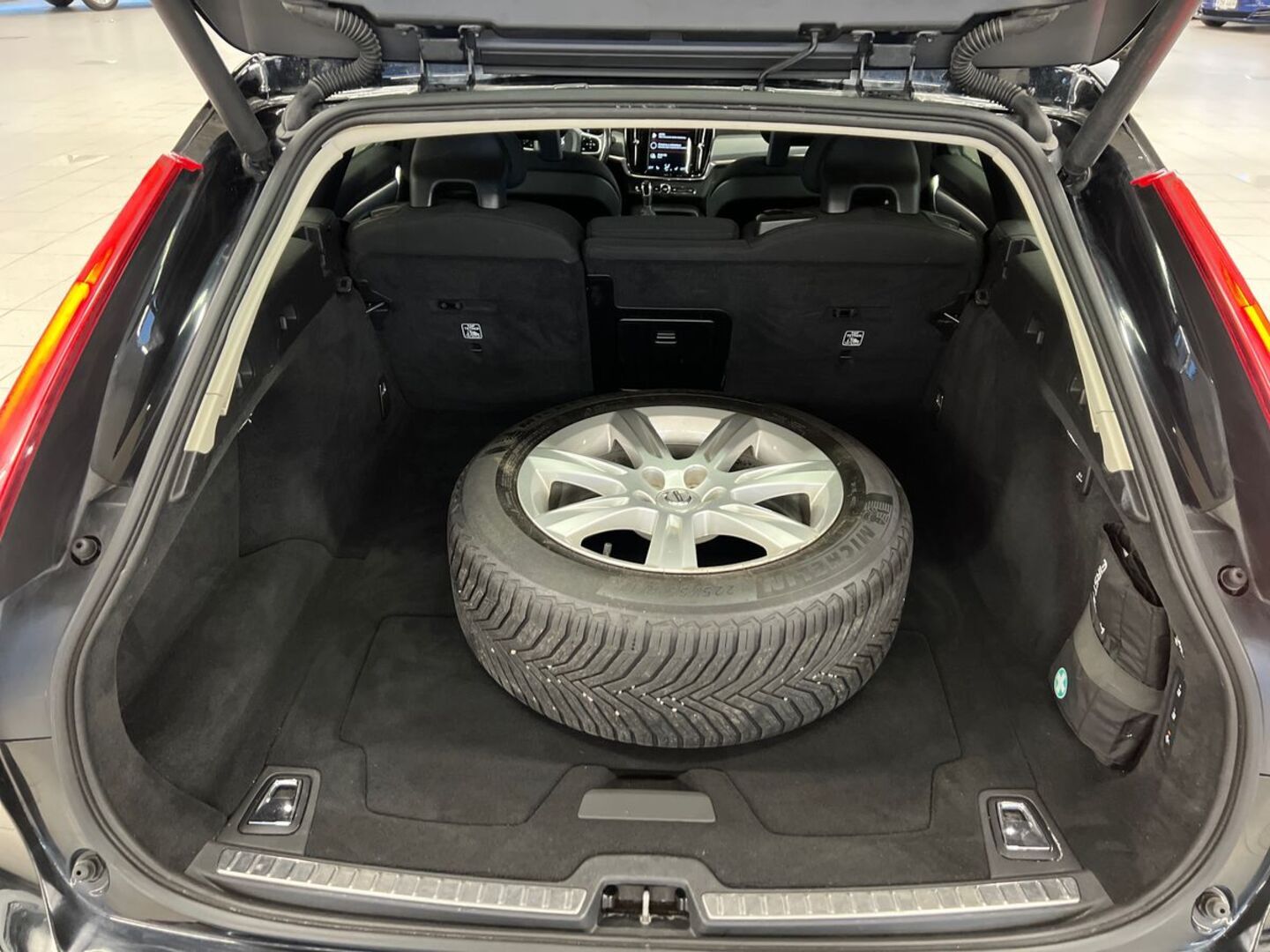 VOLVO V90 11