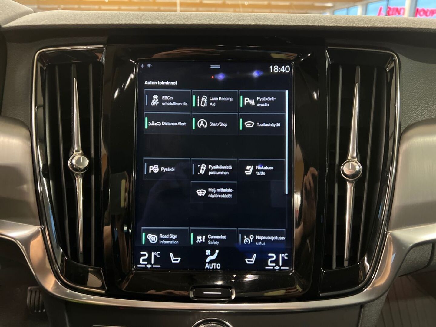 VOLVO V90 19