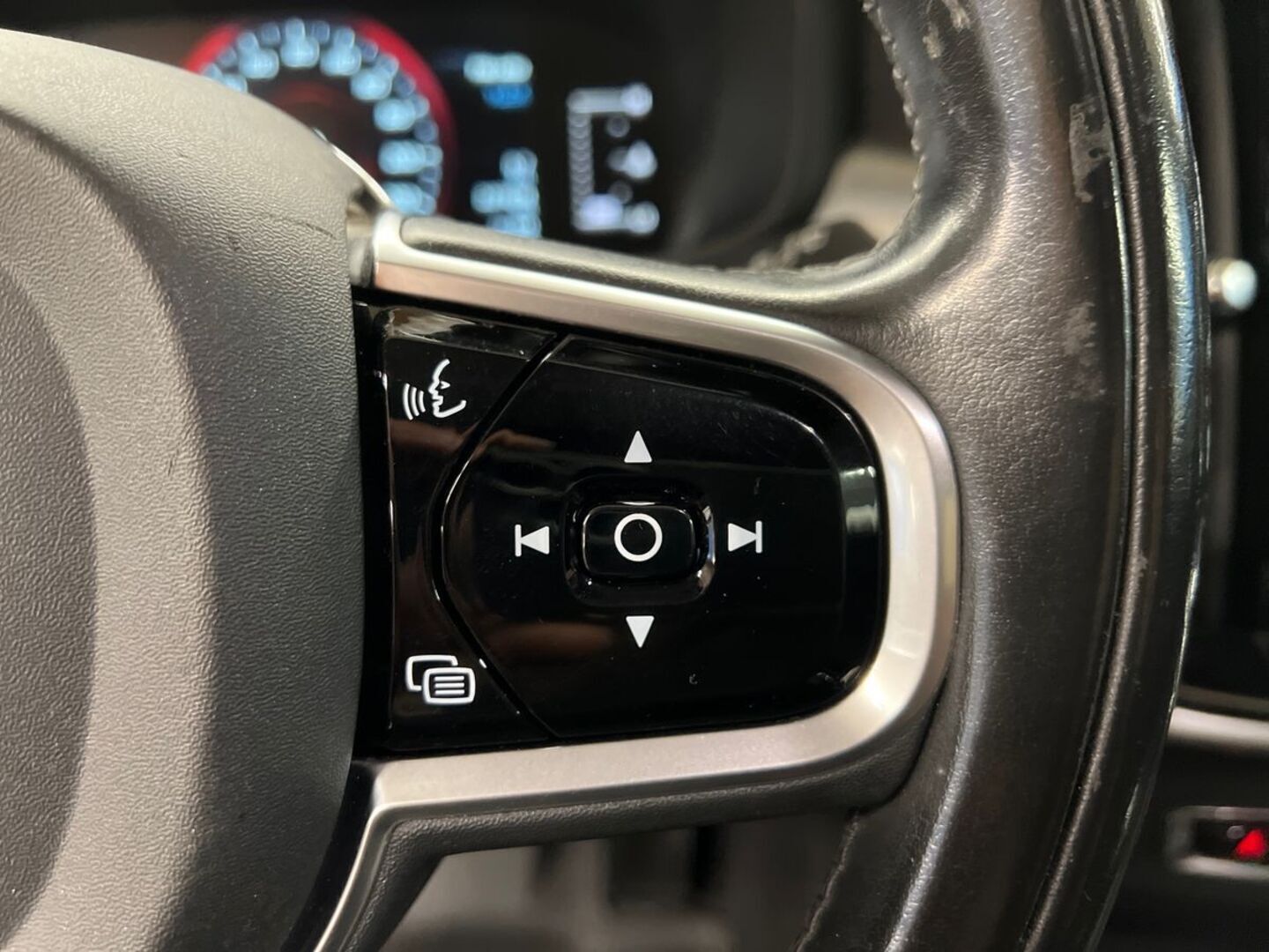 VOLVO V90 26