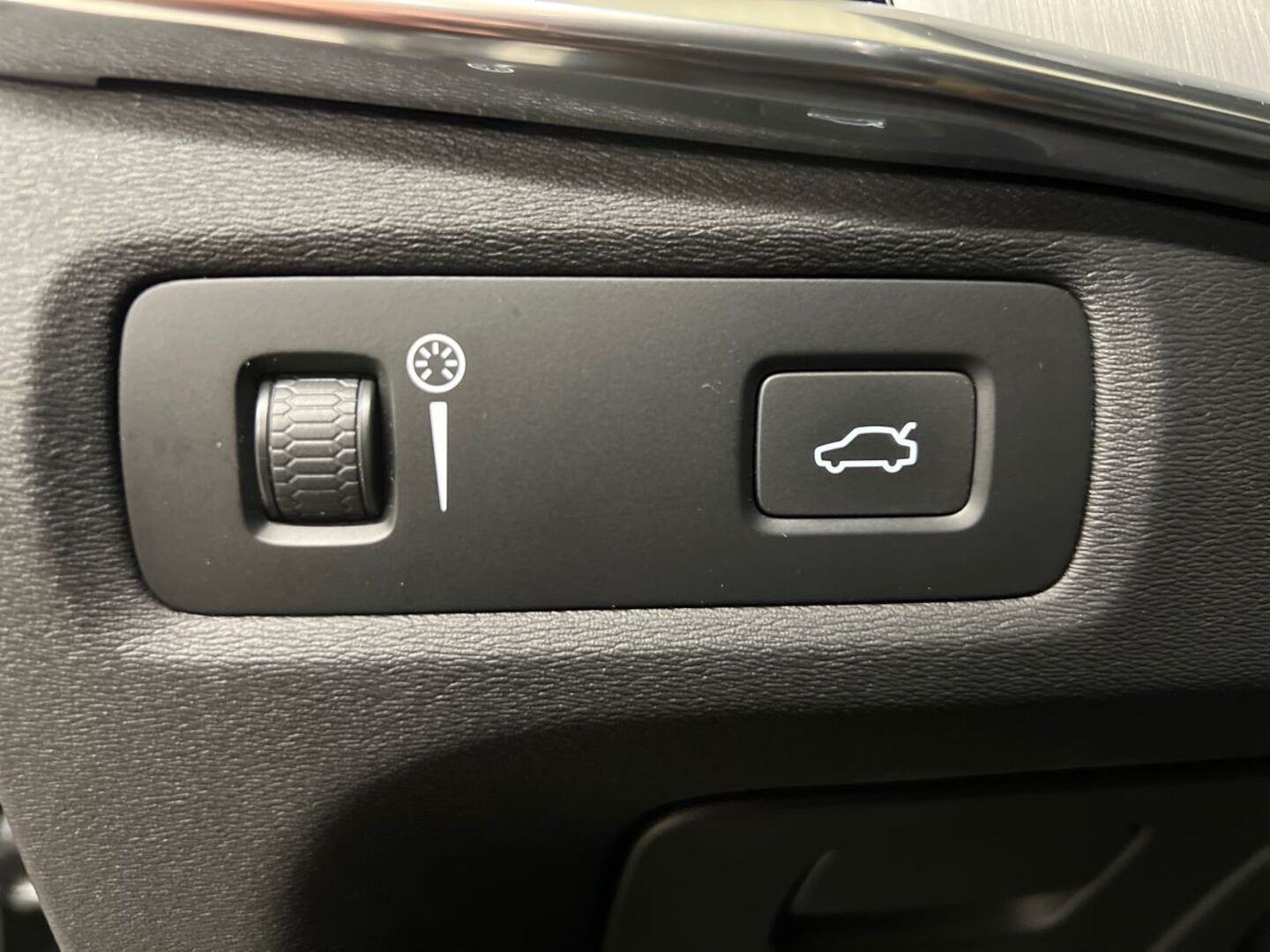 VOLVO V90 27