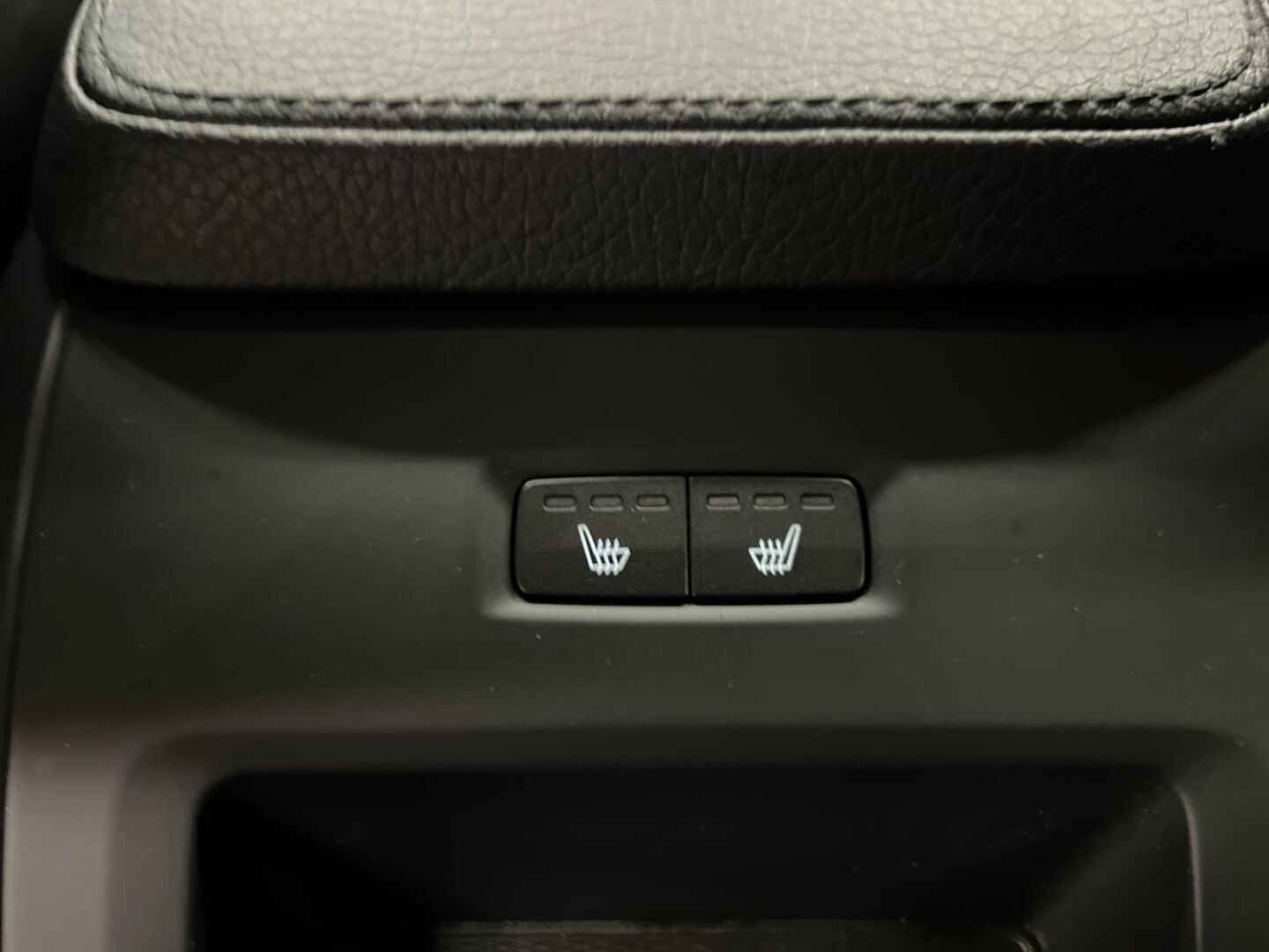 VOLVO V90 30