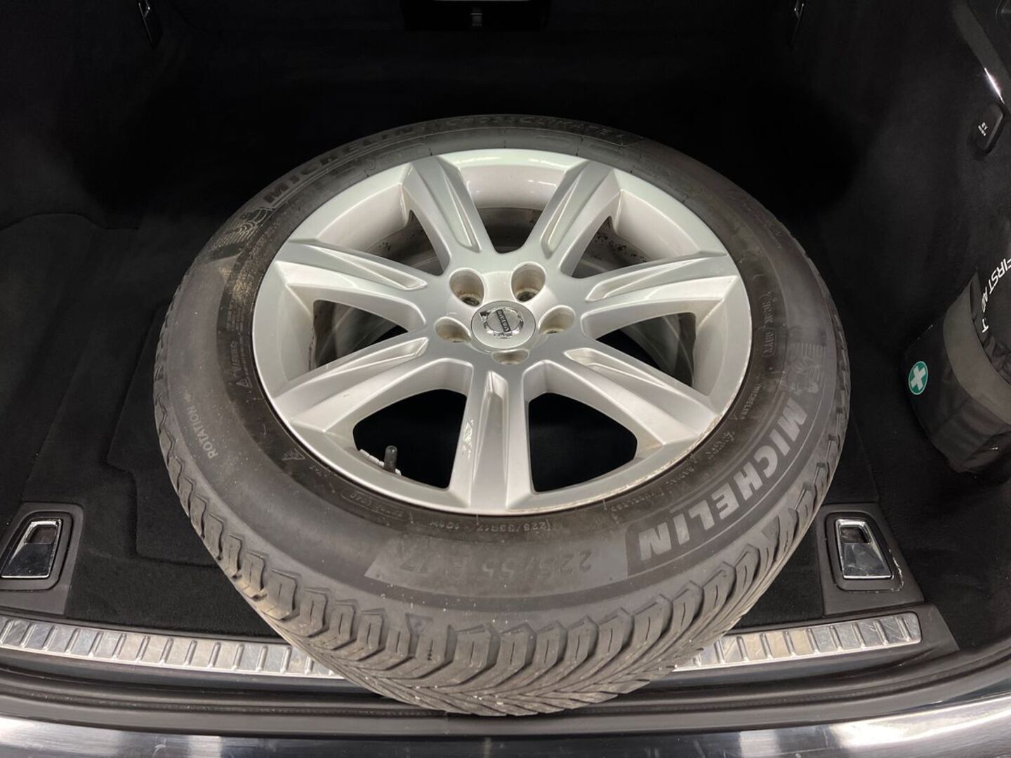 VOLVO V90 33