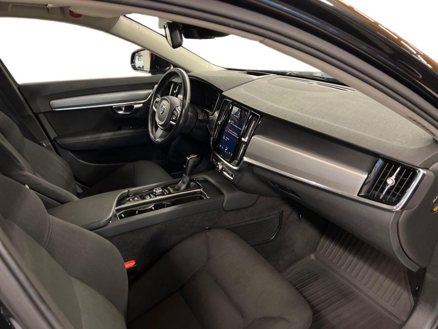 VOLVO V90 9
