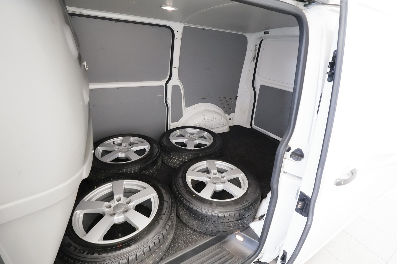 VOLKSWAGEN Transporter 2011