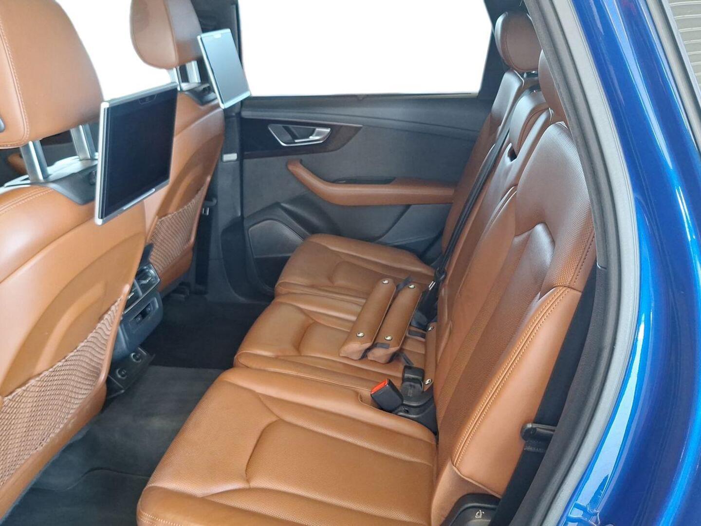 AUDI Q7 2016