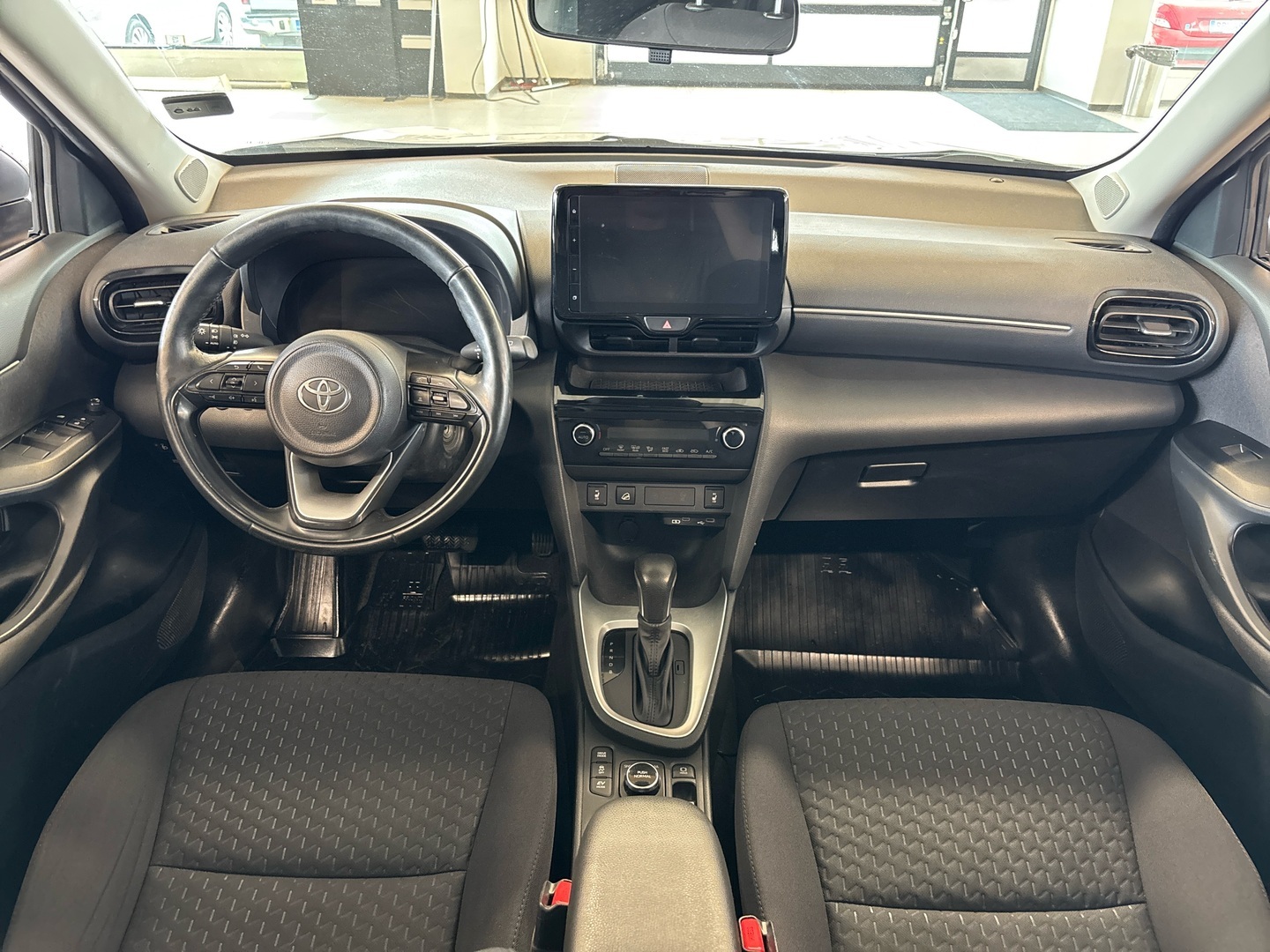 TOYOTA Yaris Cross 2025