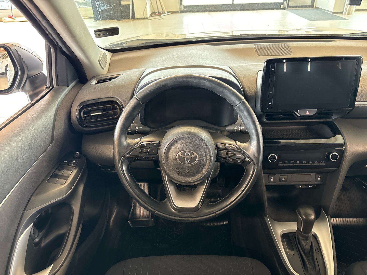 TOYOTA Yaris Cross 2025
