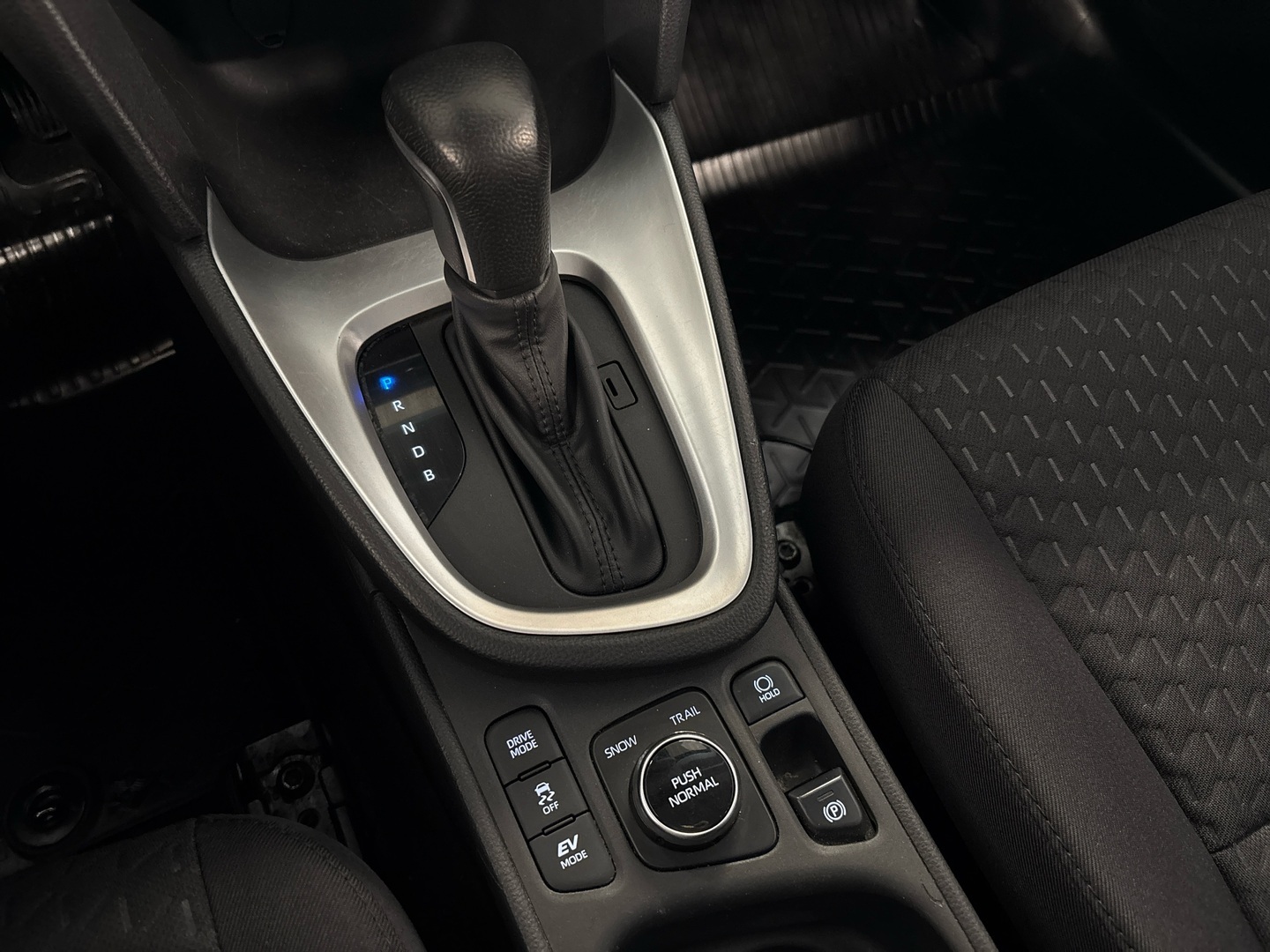 TOYOTA Yaris Cross 2025