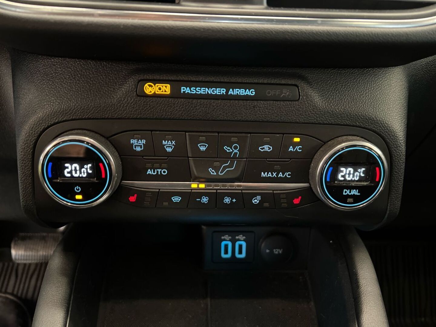 FORD Kuga 23