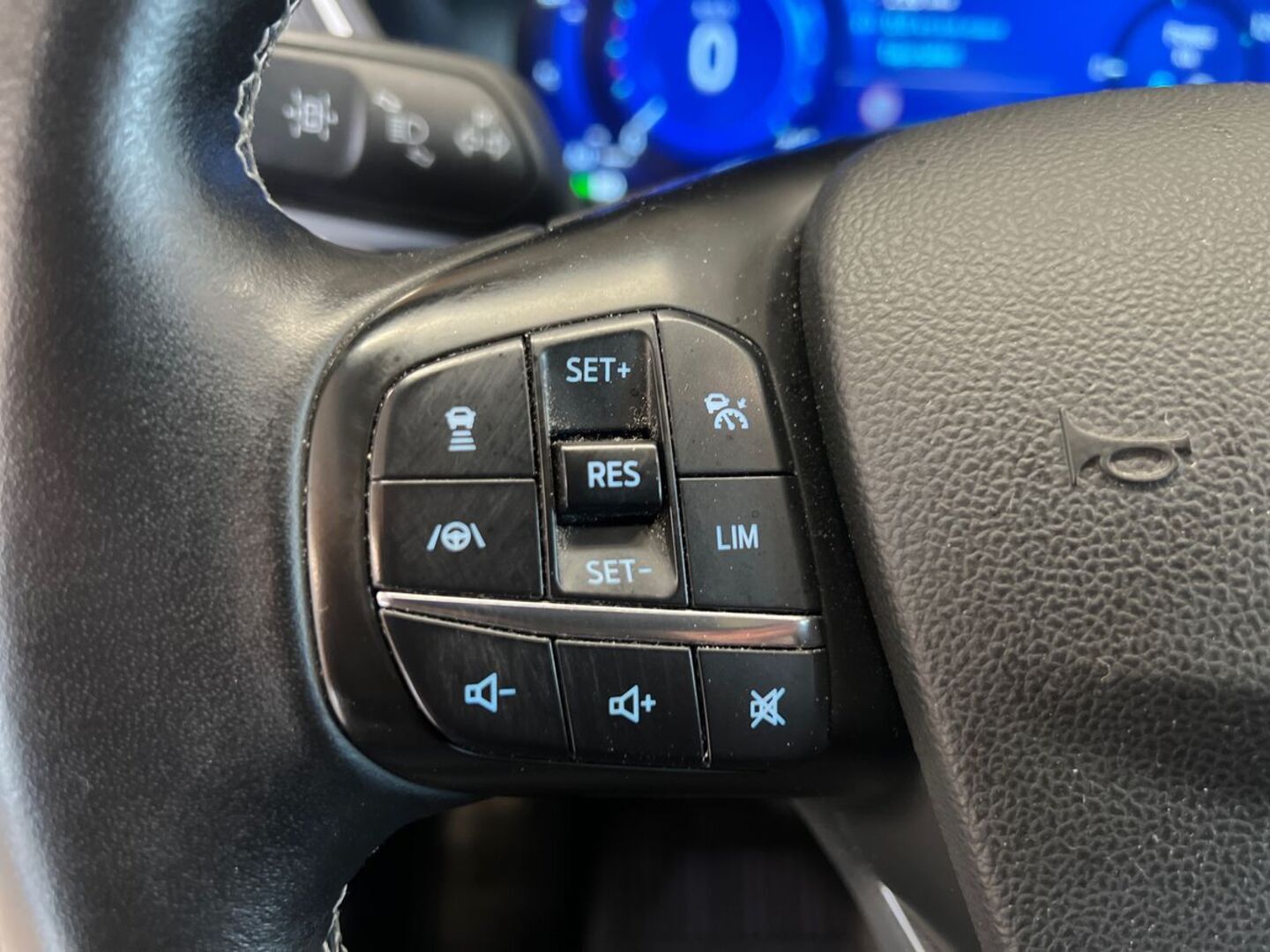 FORD Kuga 26
