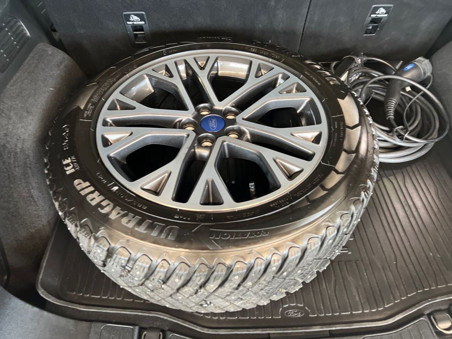 FORD Kuga 31