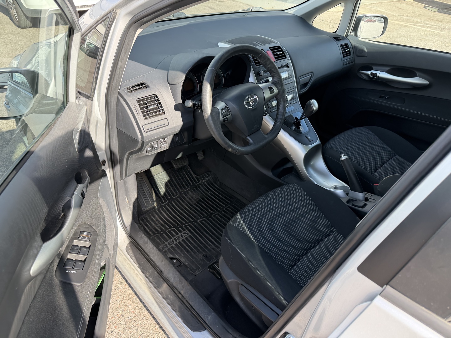 TOYOTA Auris 2010
