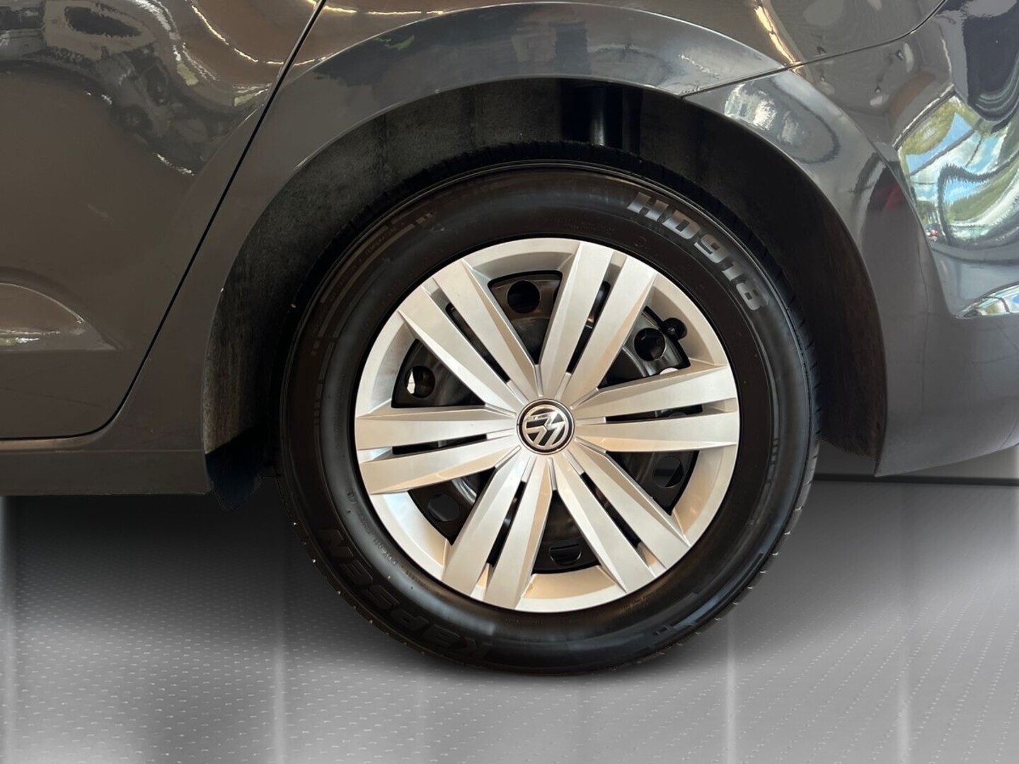 VOLKSWAGEN Touran 2016