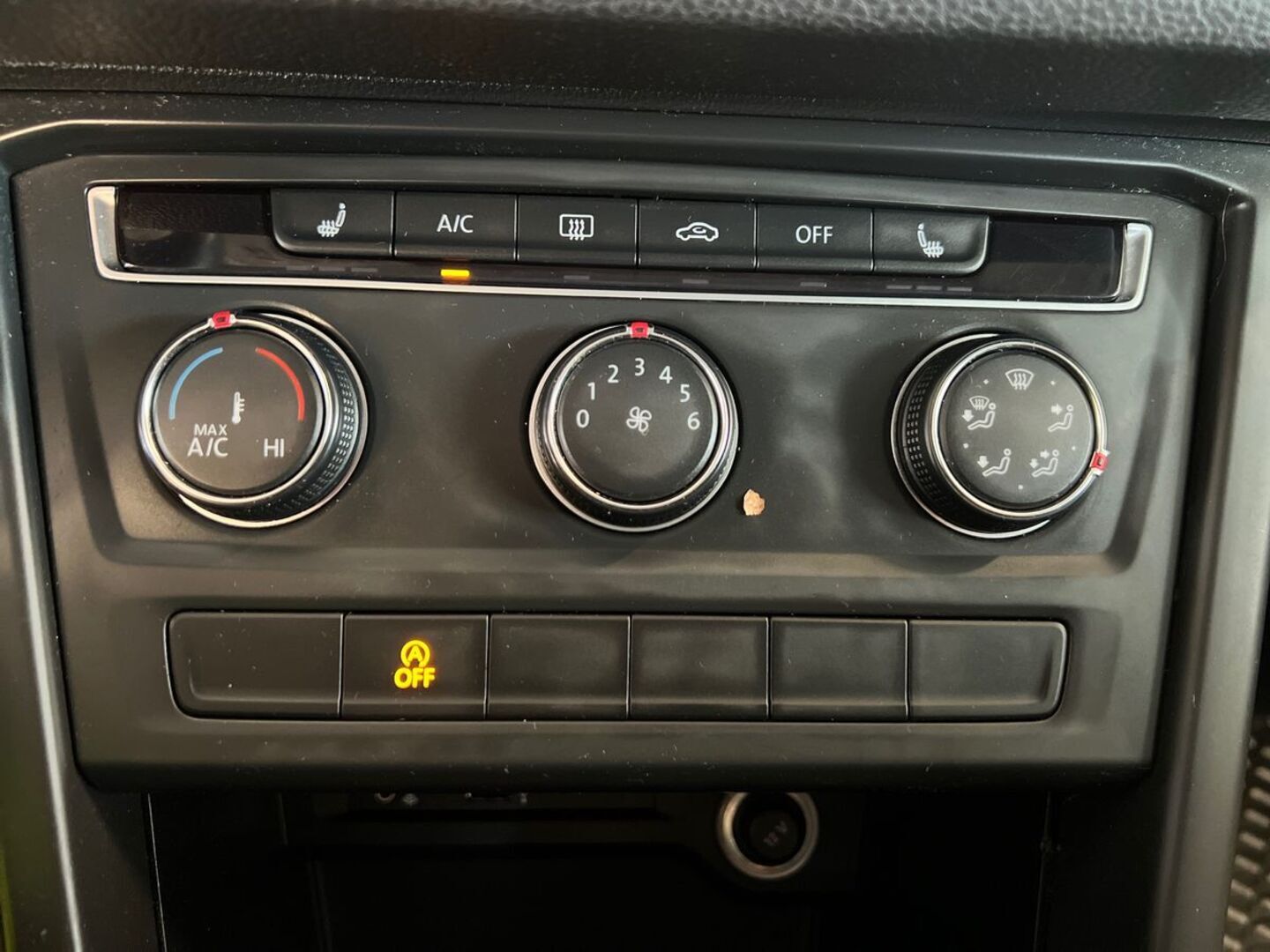 VOLKSWAGEN Touran 2016