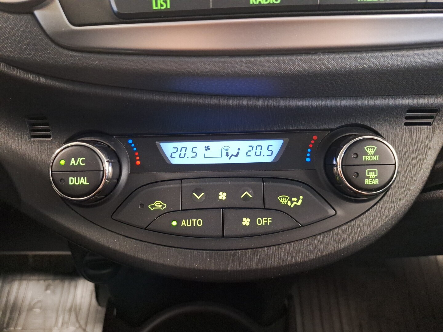 TOYOTA Yaris 2013
