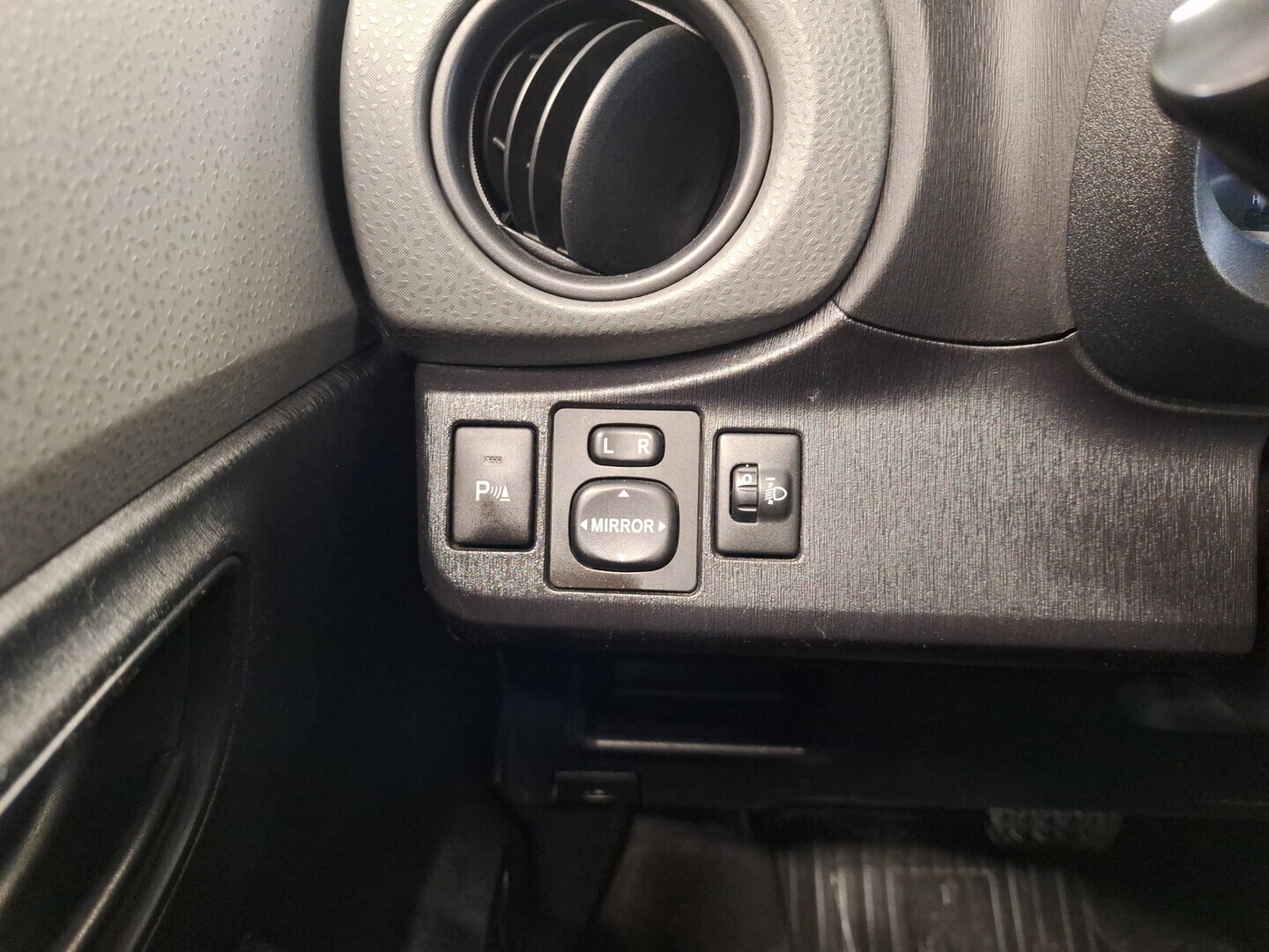 TOYOTA Yaris 2013