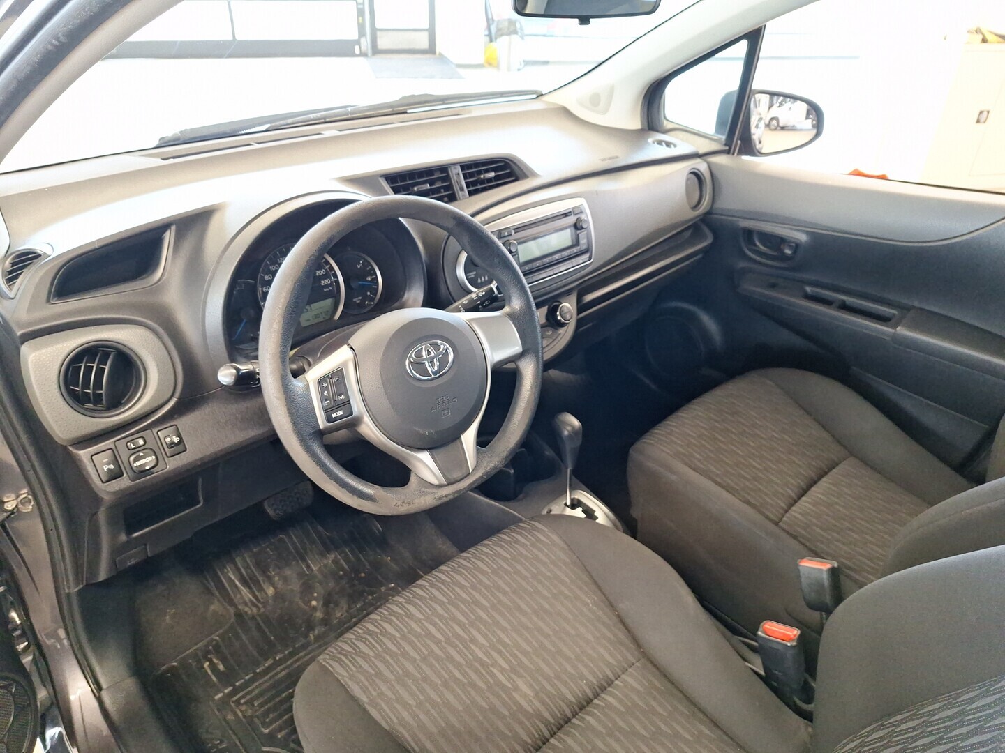 TOYOTA Yaris 2013