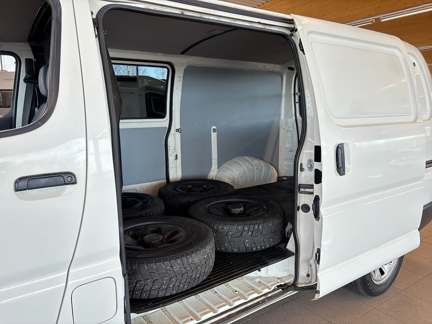 TOYOTA Hiace 2011