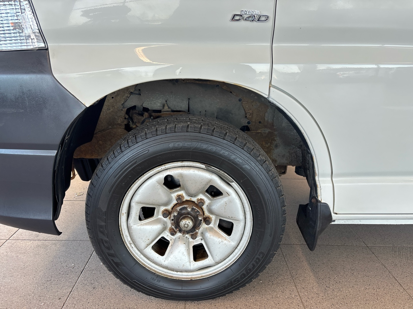 TOYOTA Hiace 2011