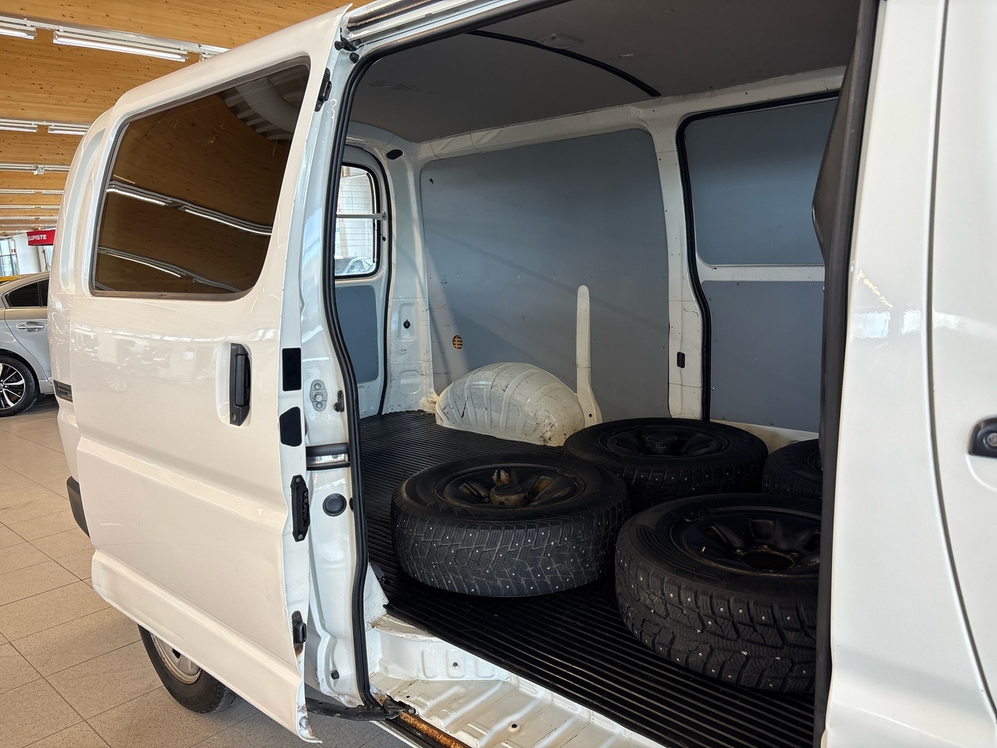 TOYOTA Hiace 2011