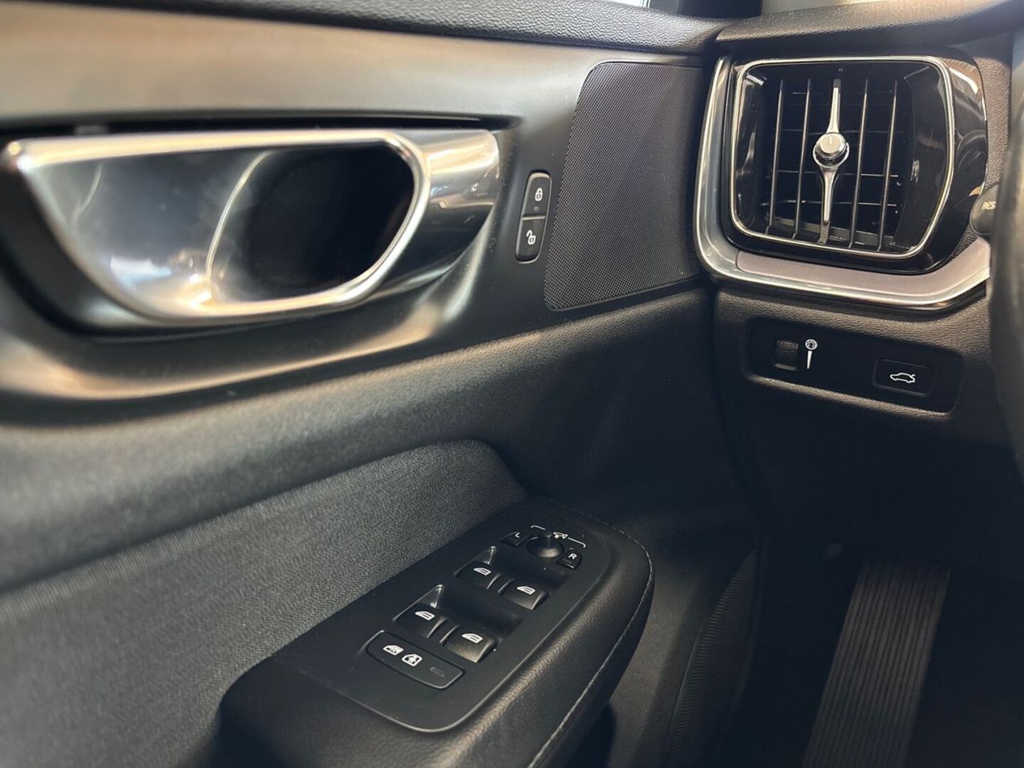 VOLVO V60 2021
