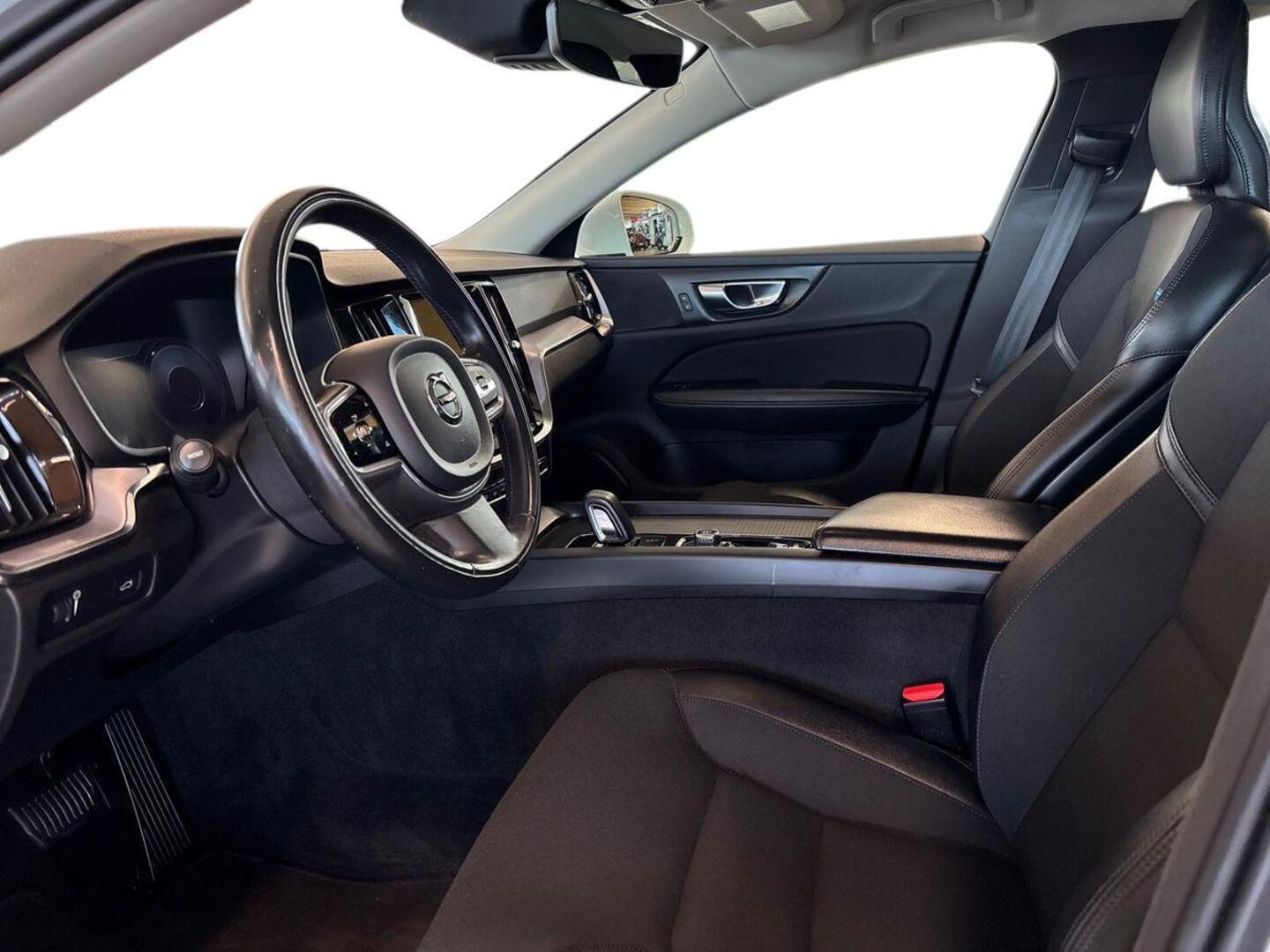 VOLVO V60 2021