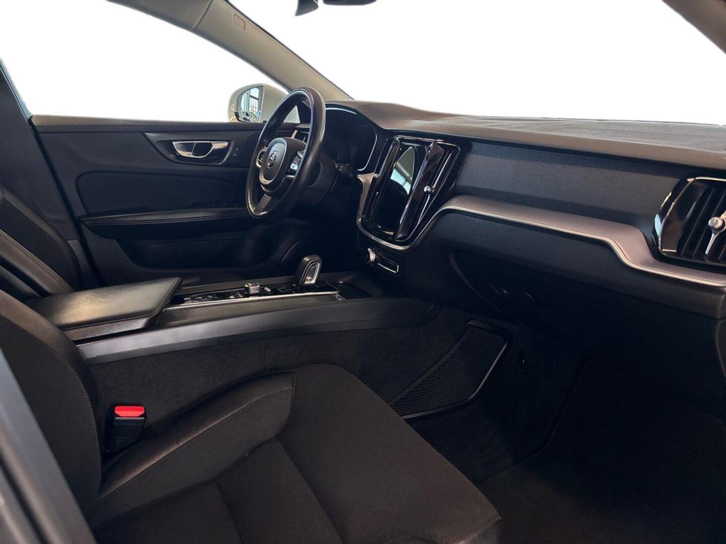 VOLVO V60 2021