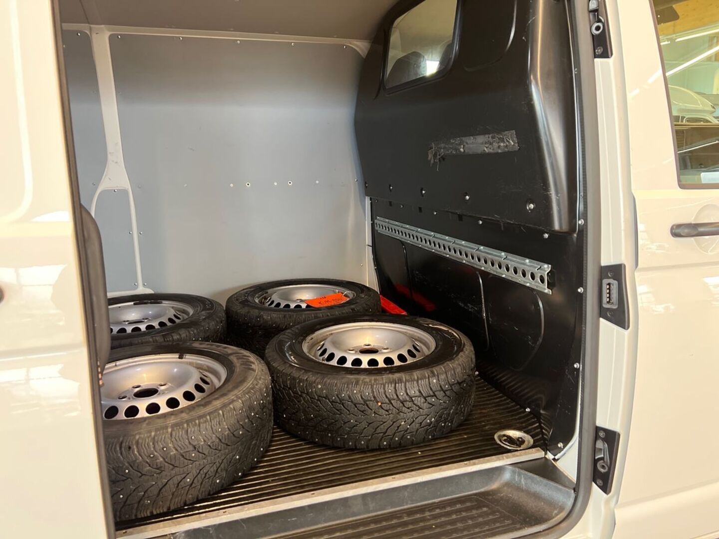VOLKSWAGEN Transporter 2021
