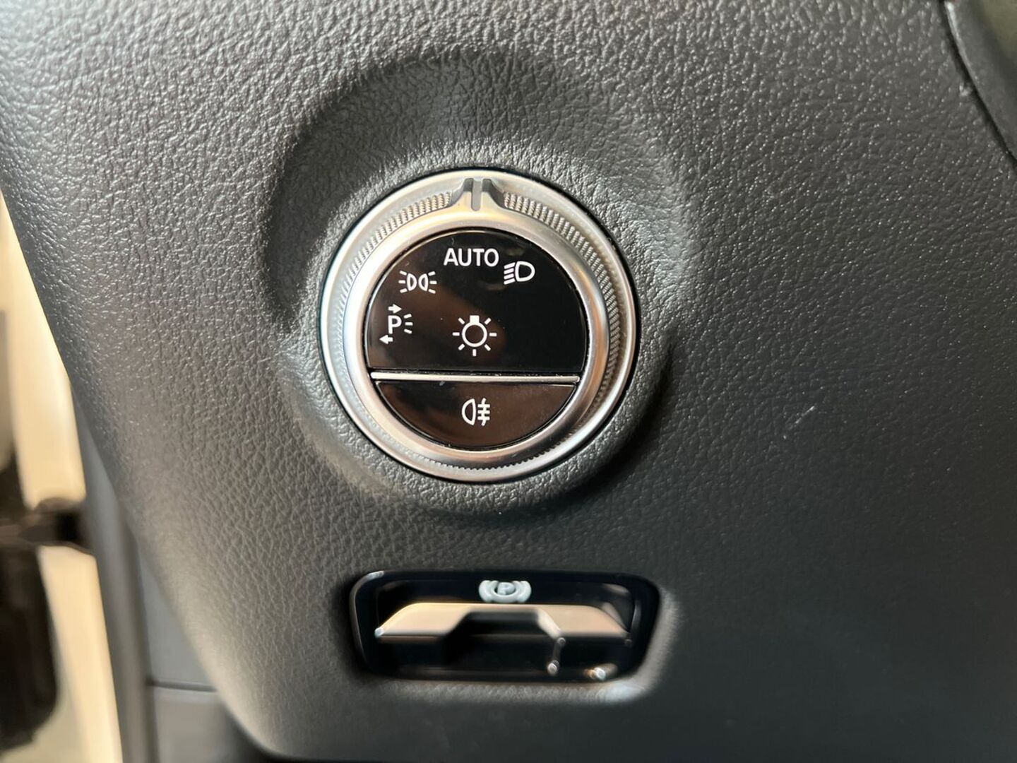 MERCEDES-BENZ C 2023