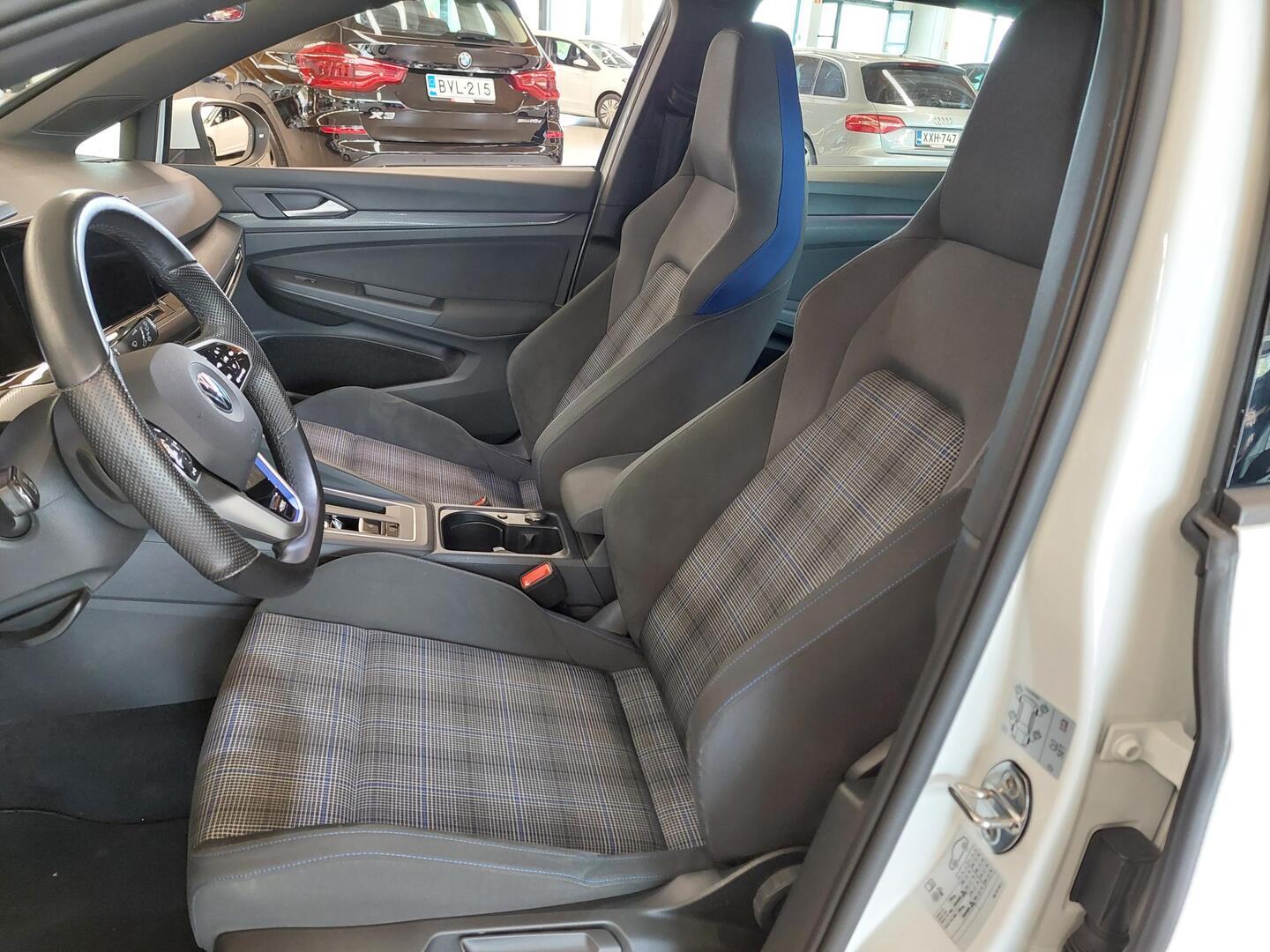 VOLKSWAGEN Golf 2021