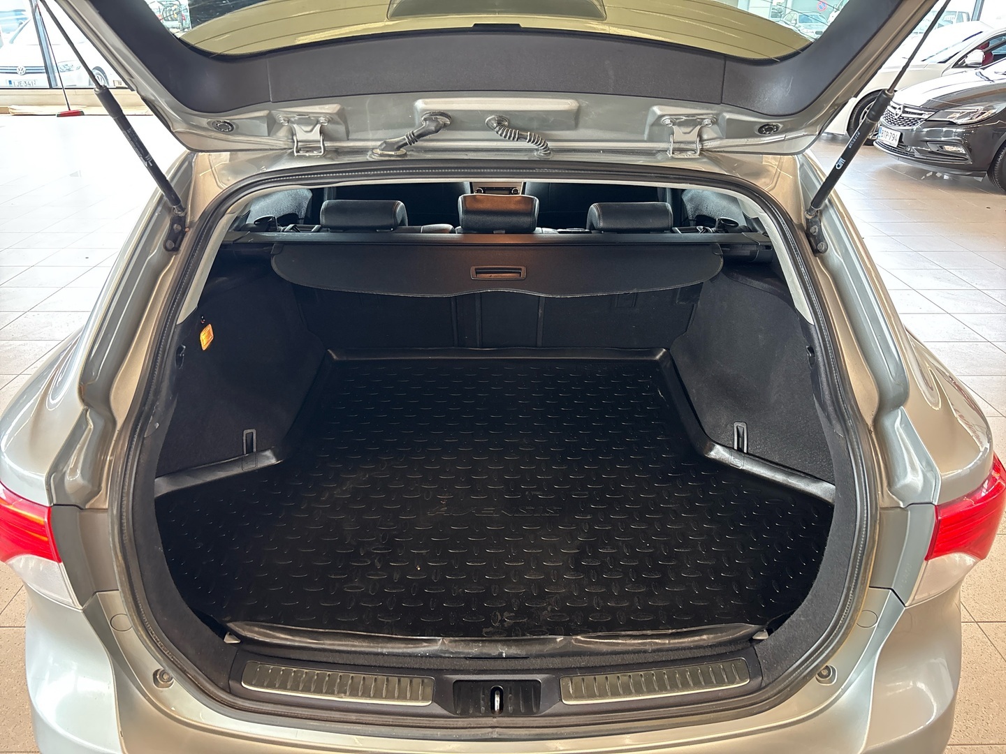 TOYOTA Avensis 2014