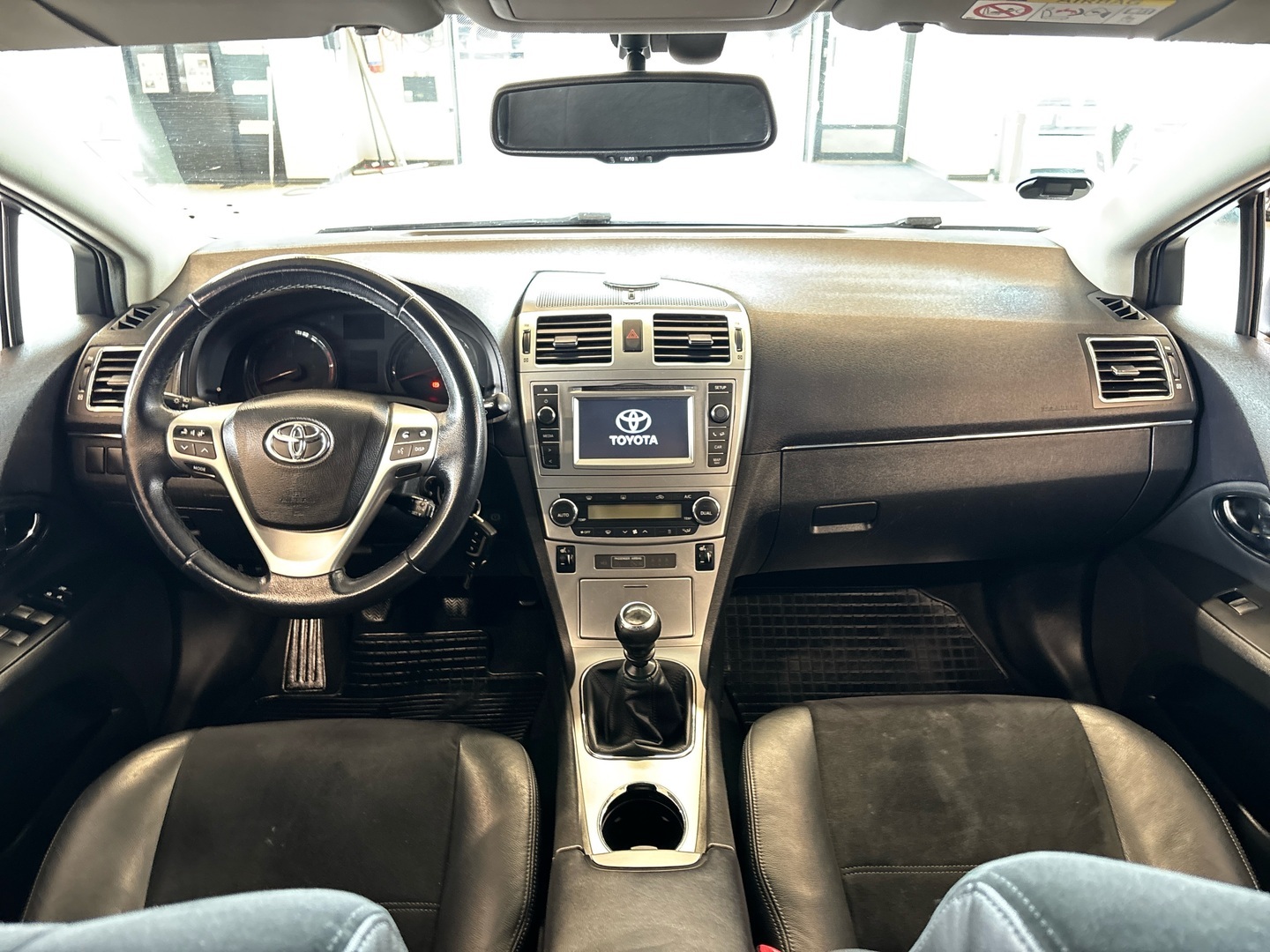 TOYOTA Avensis 2014