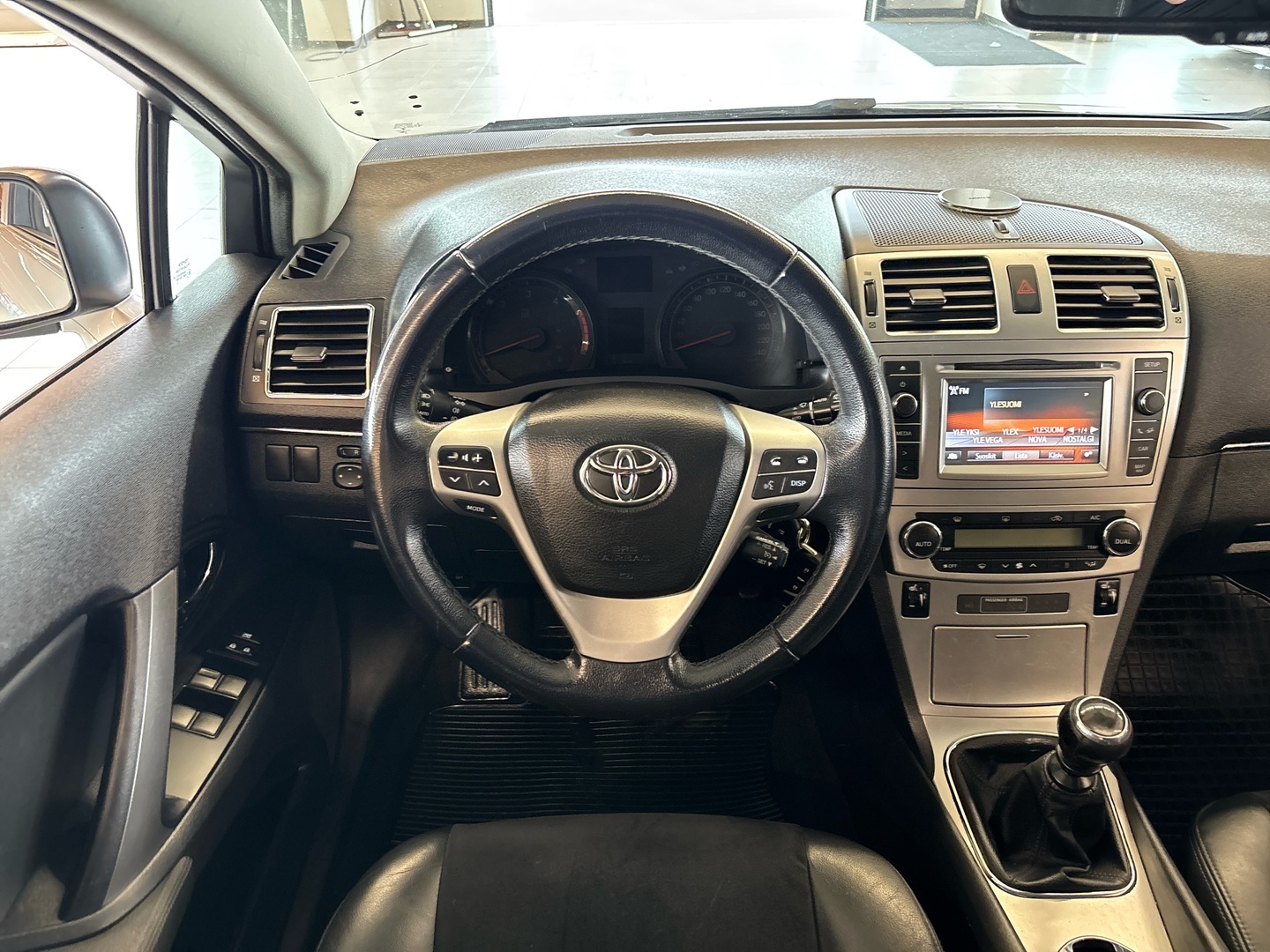 TOYOTA Avensis 2014